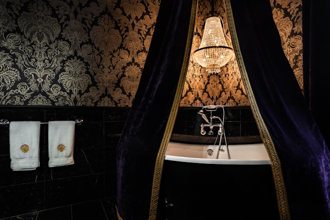 Carnaval A Venise - Bathtub