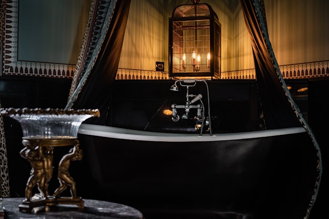 Minuit A Paris - Bathtub