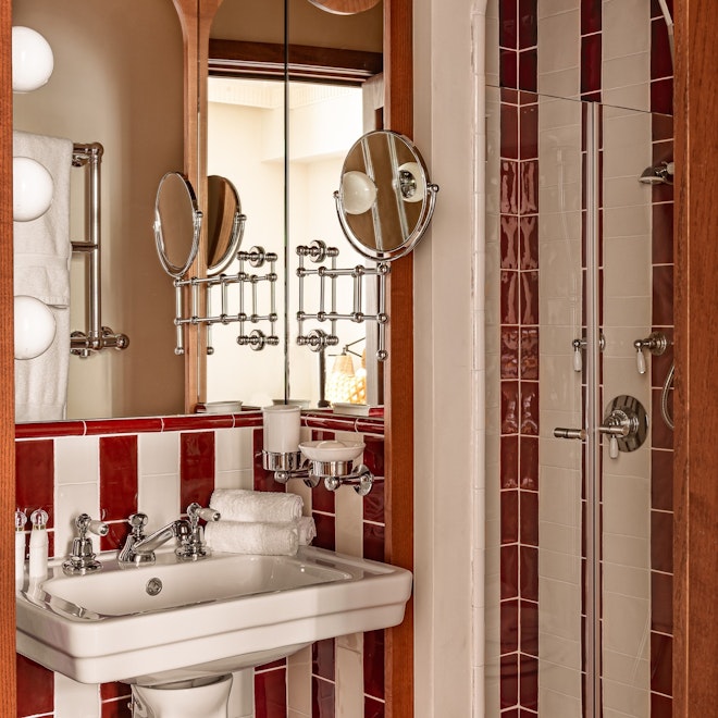 Deluxe Junior Suite Bathroom