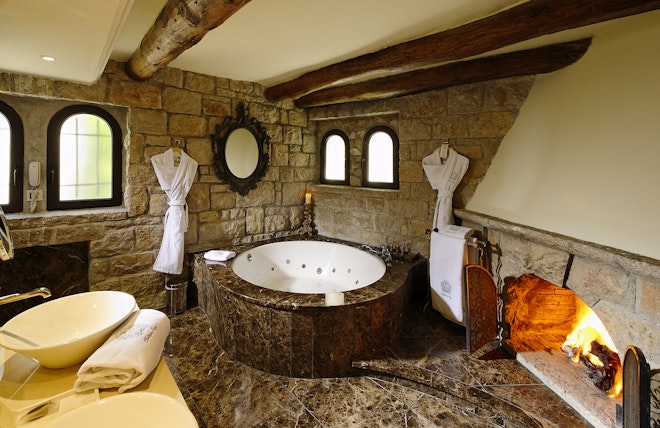 Deluxe Room with Jaccuzi and Fireplace