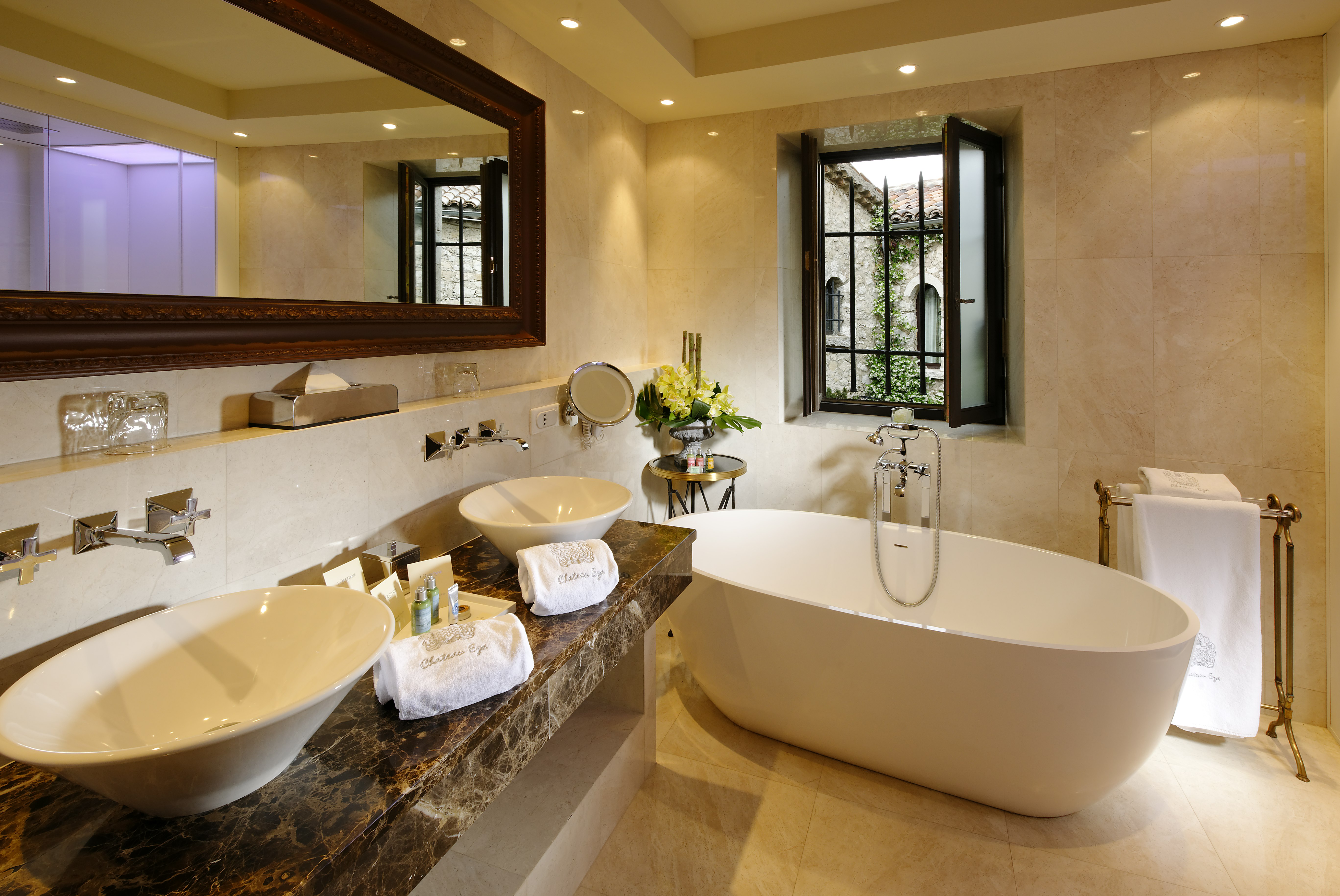 Suite Bathroom
