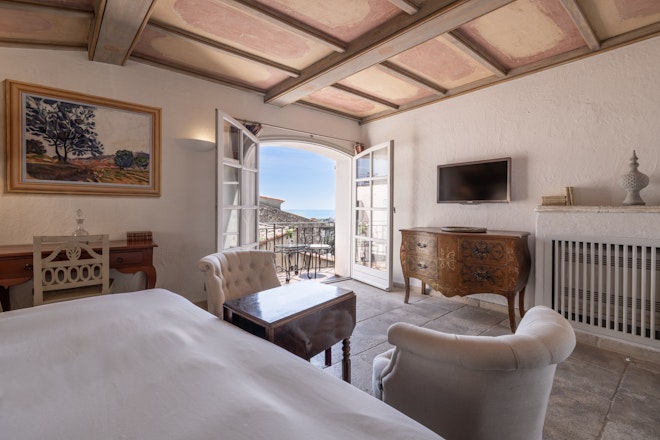 Deluxe Balcony - Bedroom