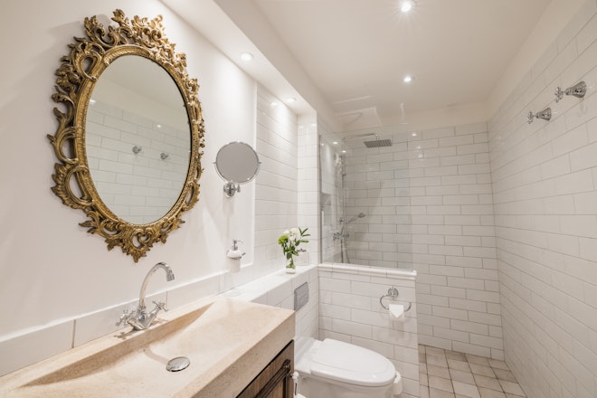 Deluxe - Bathroom