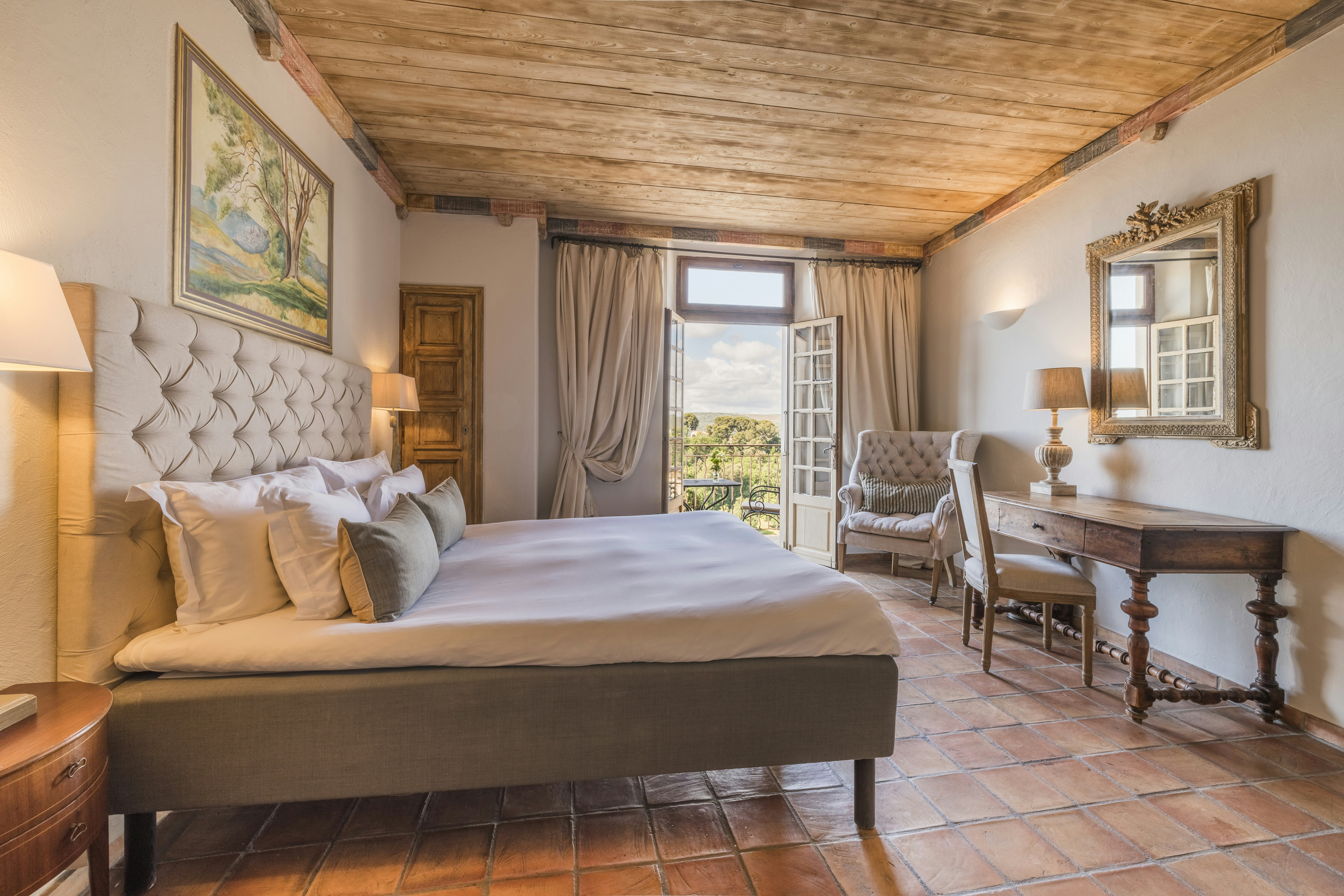 Deluxe Balcony - Bedroom