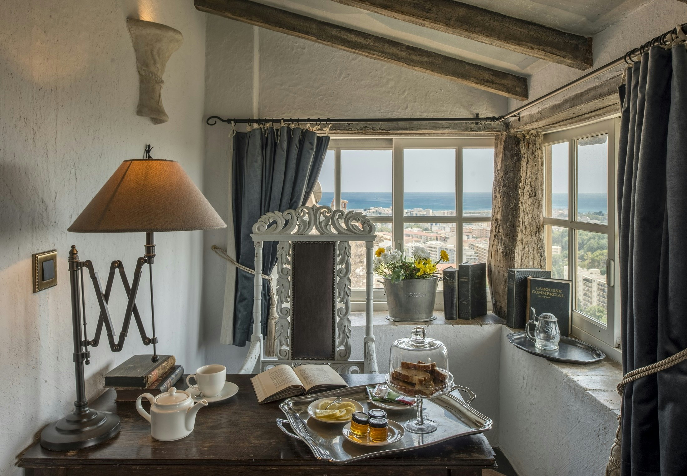 Deluxe - Living Area