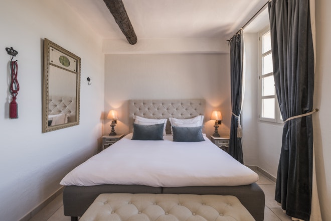 Deluxe - Bedroom
