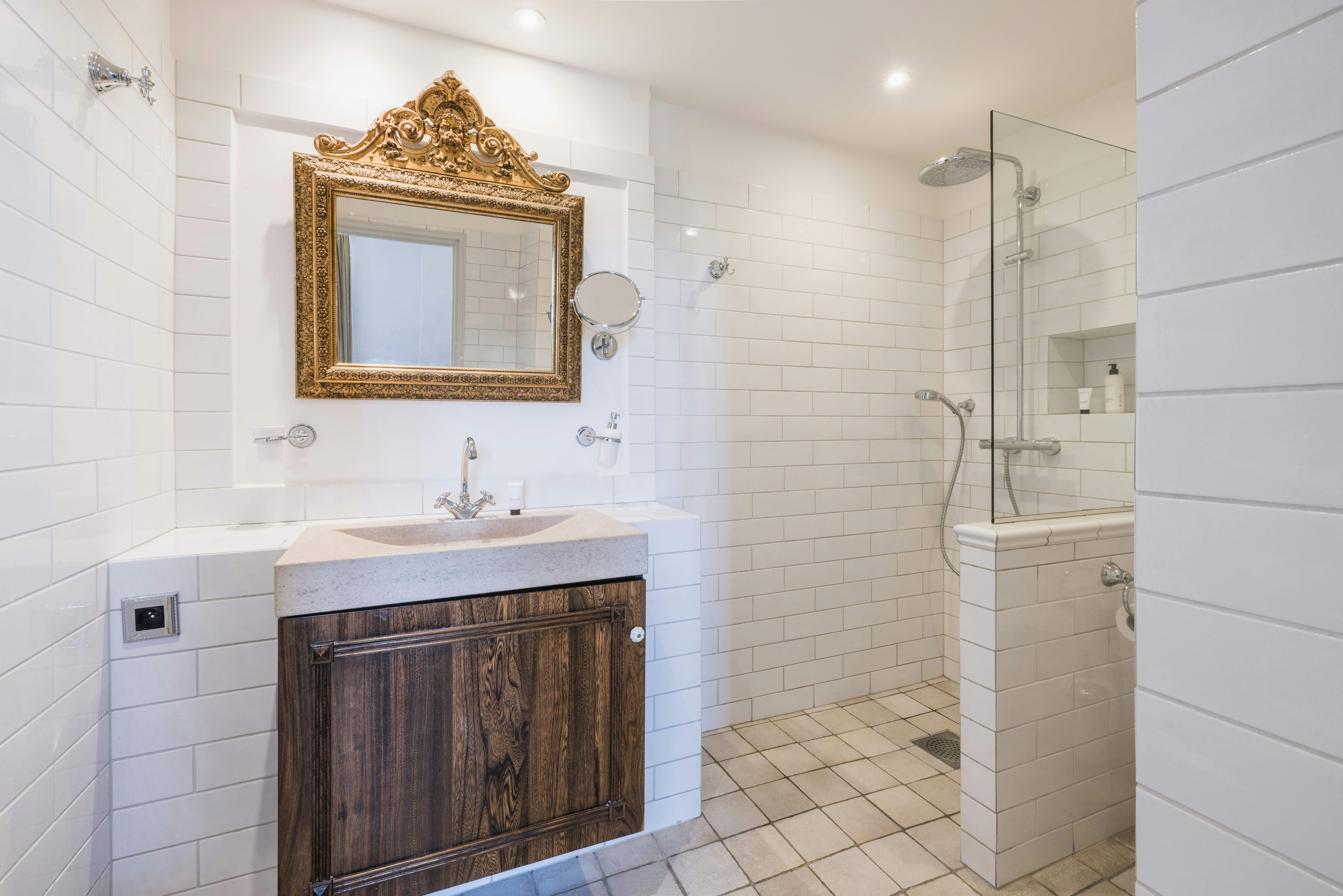 Junior Suite - Bathroom