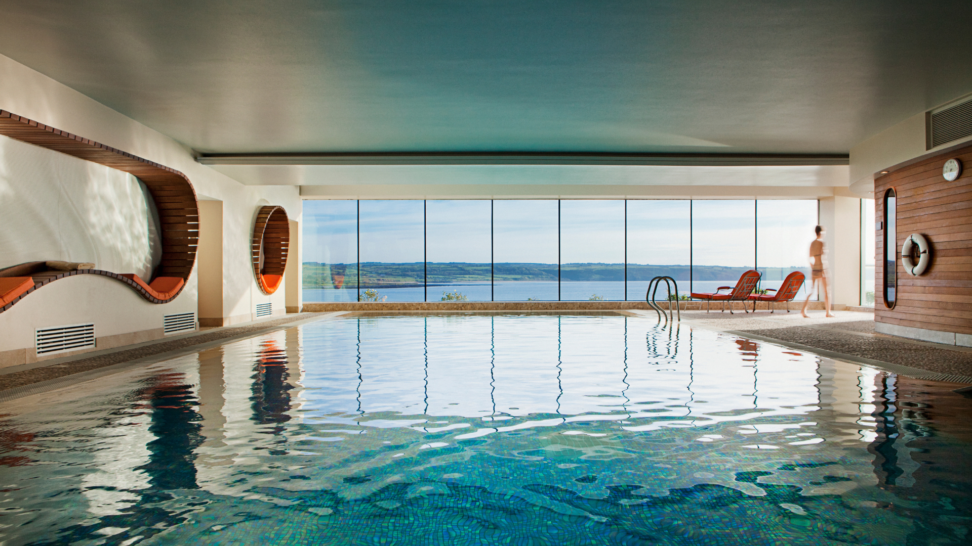 Infinity-Edge Swimming Pool