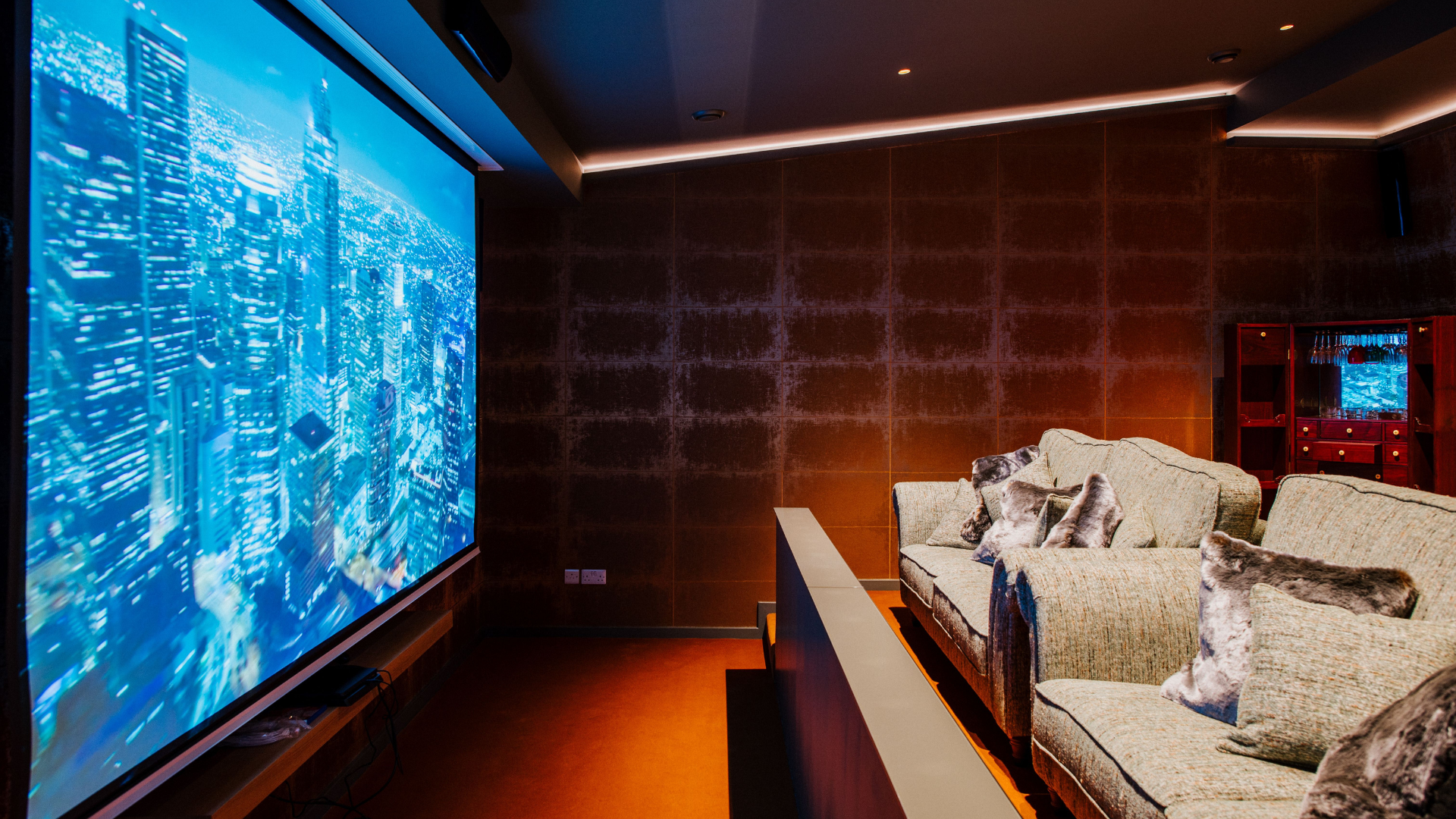 Snug Cinema Room - Cliff Beach House