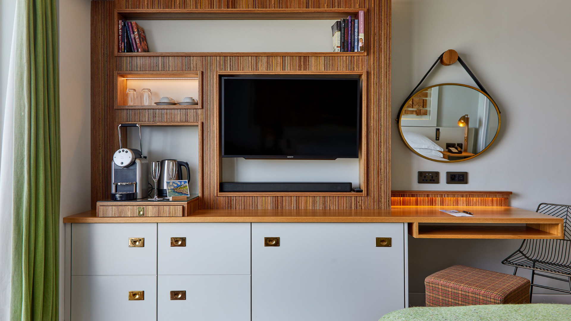 Deluxe Sea View Room - Interior Details