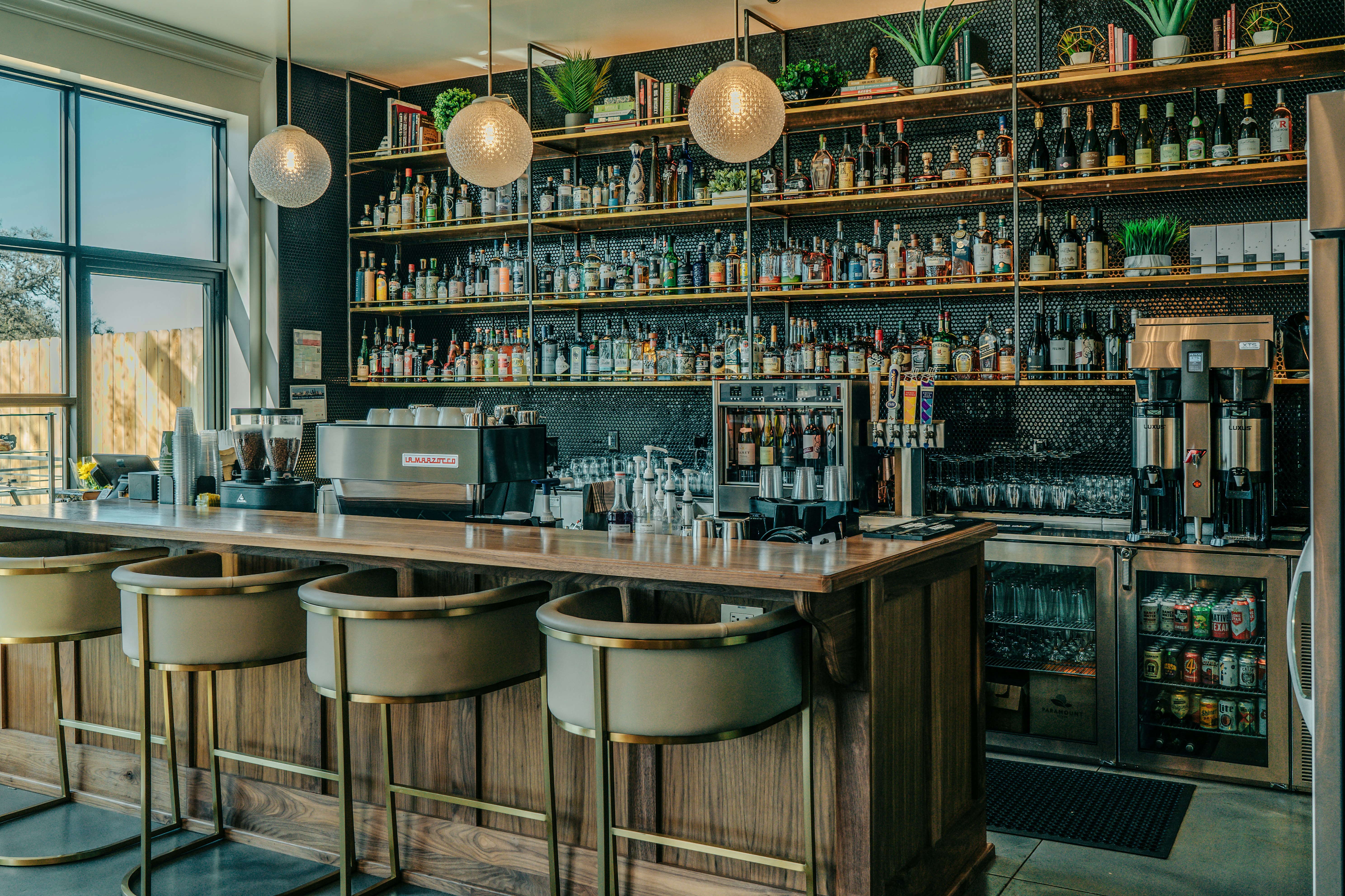 Simona's Coffee and Cocktail Bar