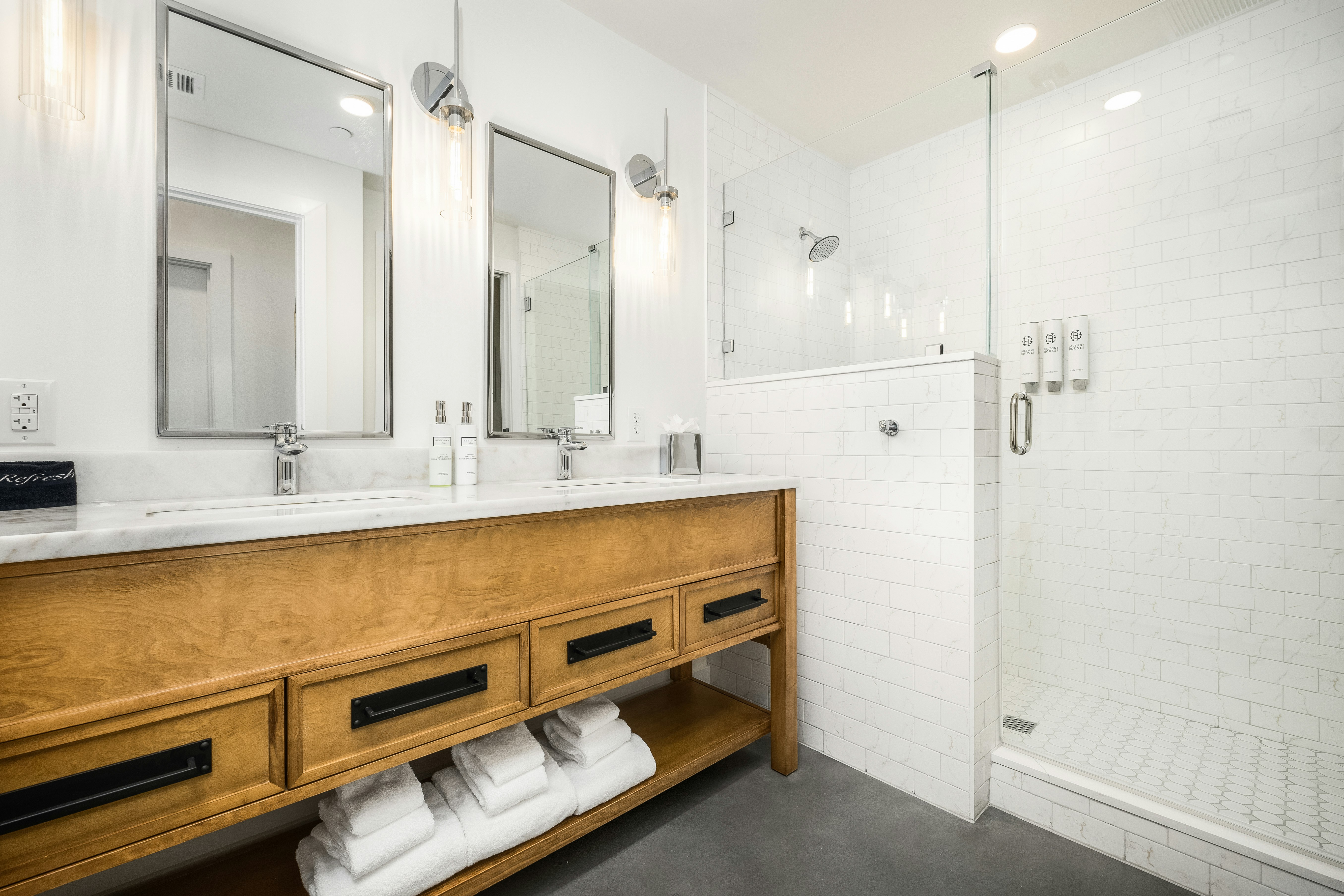 Two Bedroom Presidential Suite - Bathroom