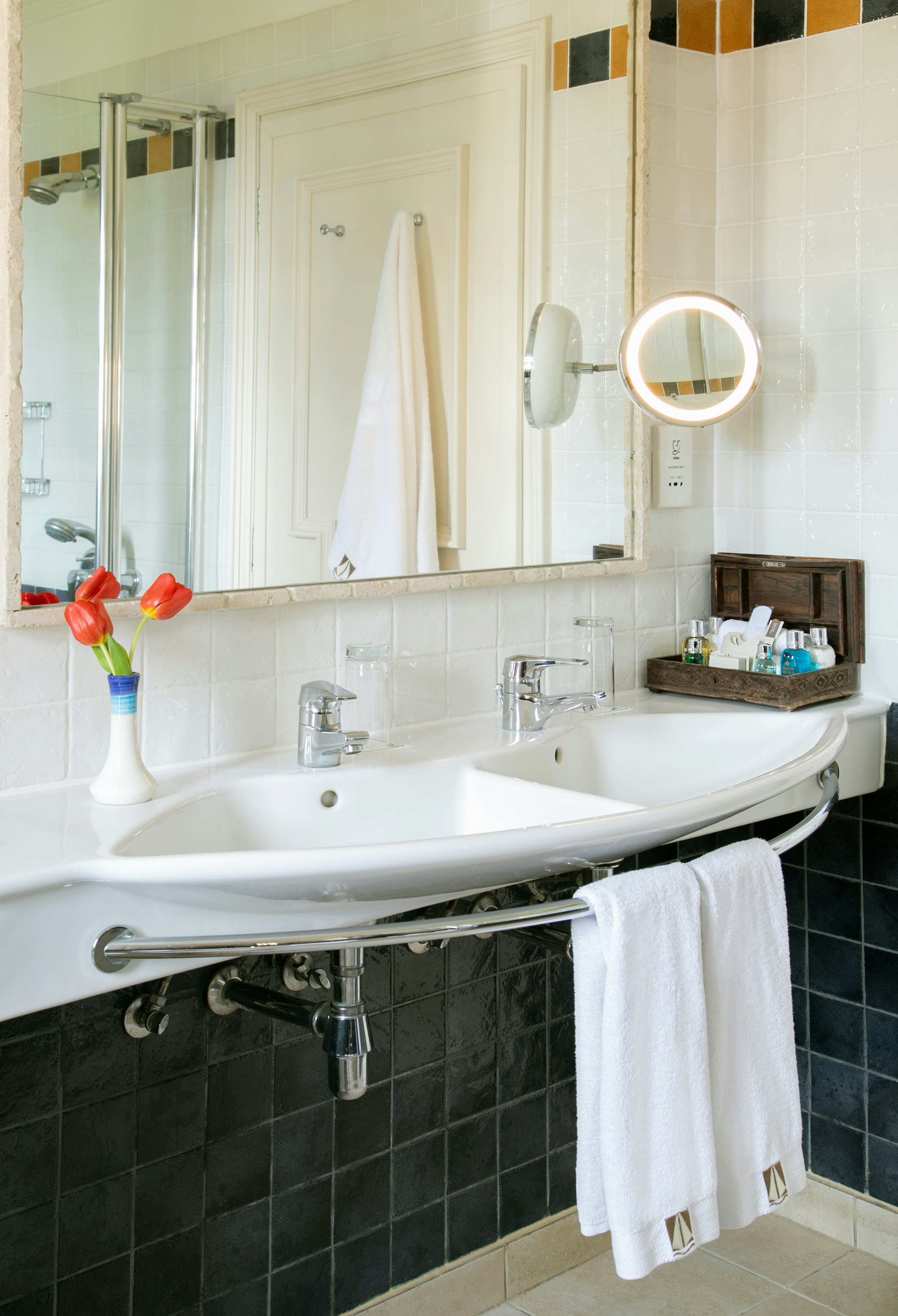 Executive Suite Sea View With Fireplace Bathroom