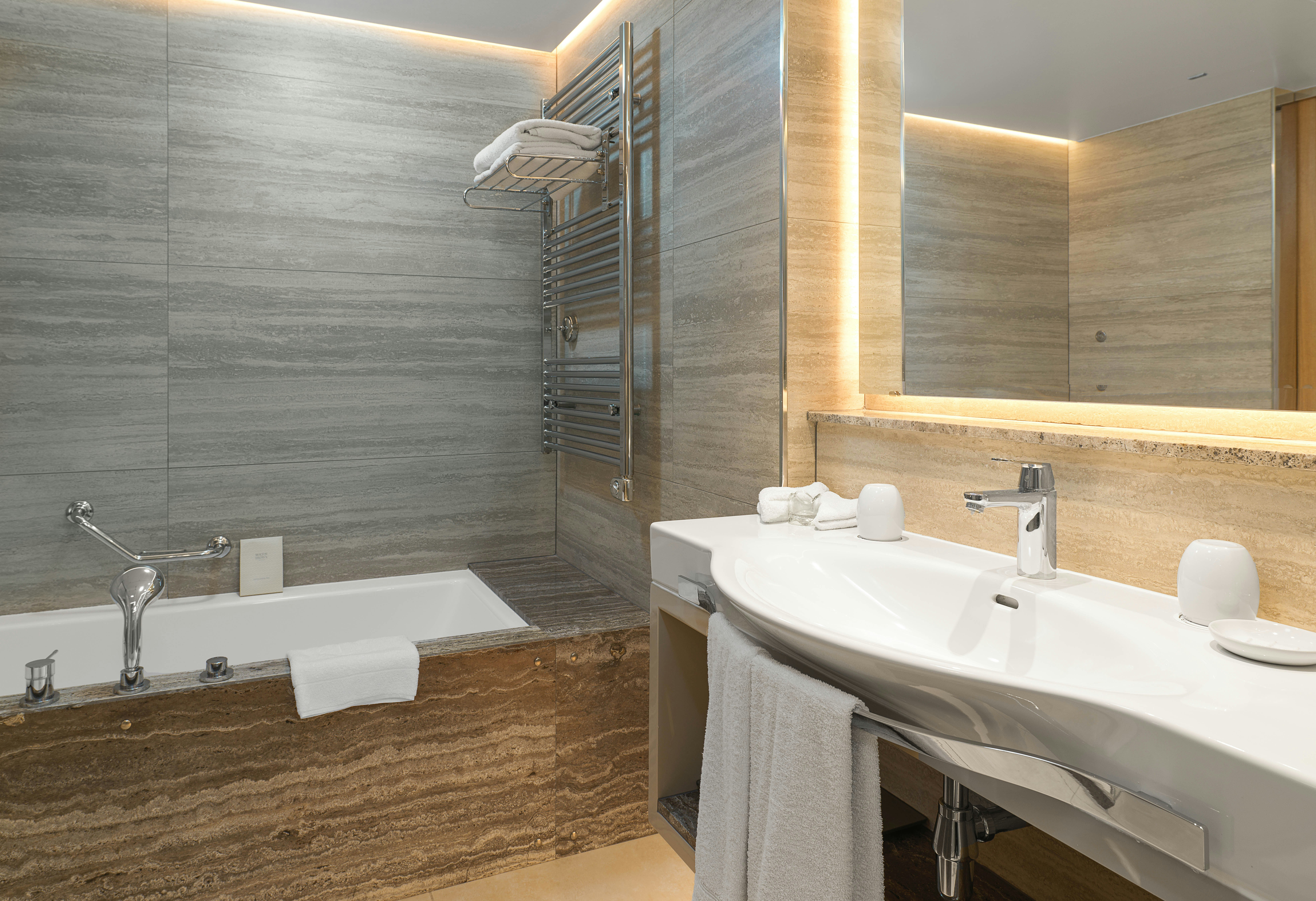 One Bedroom Suite Inland View