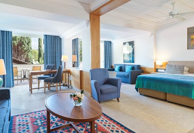 One Bedroom Suite Inland View
