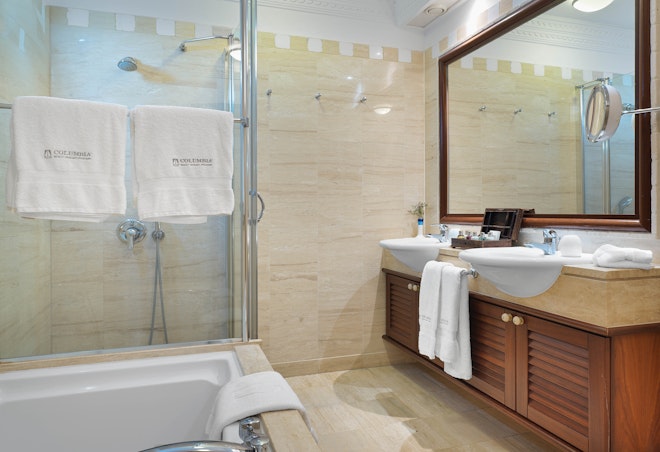 Executive Suite Sea View Main Building Bathroom