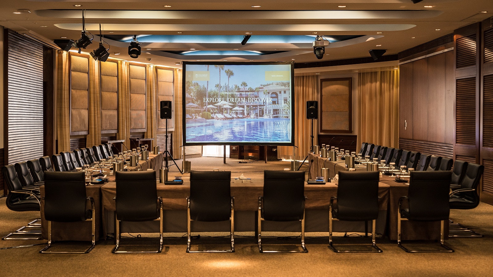 Oval Ballroom - U Shape set up