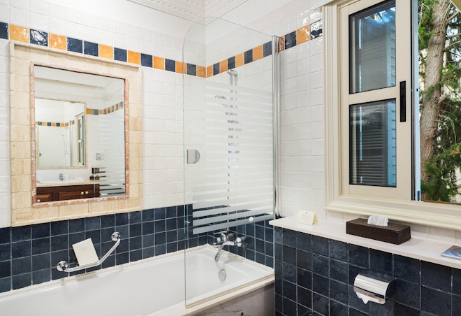 One Bedroom Suite Garden View Bathroom