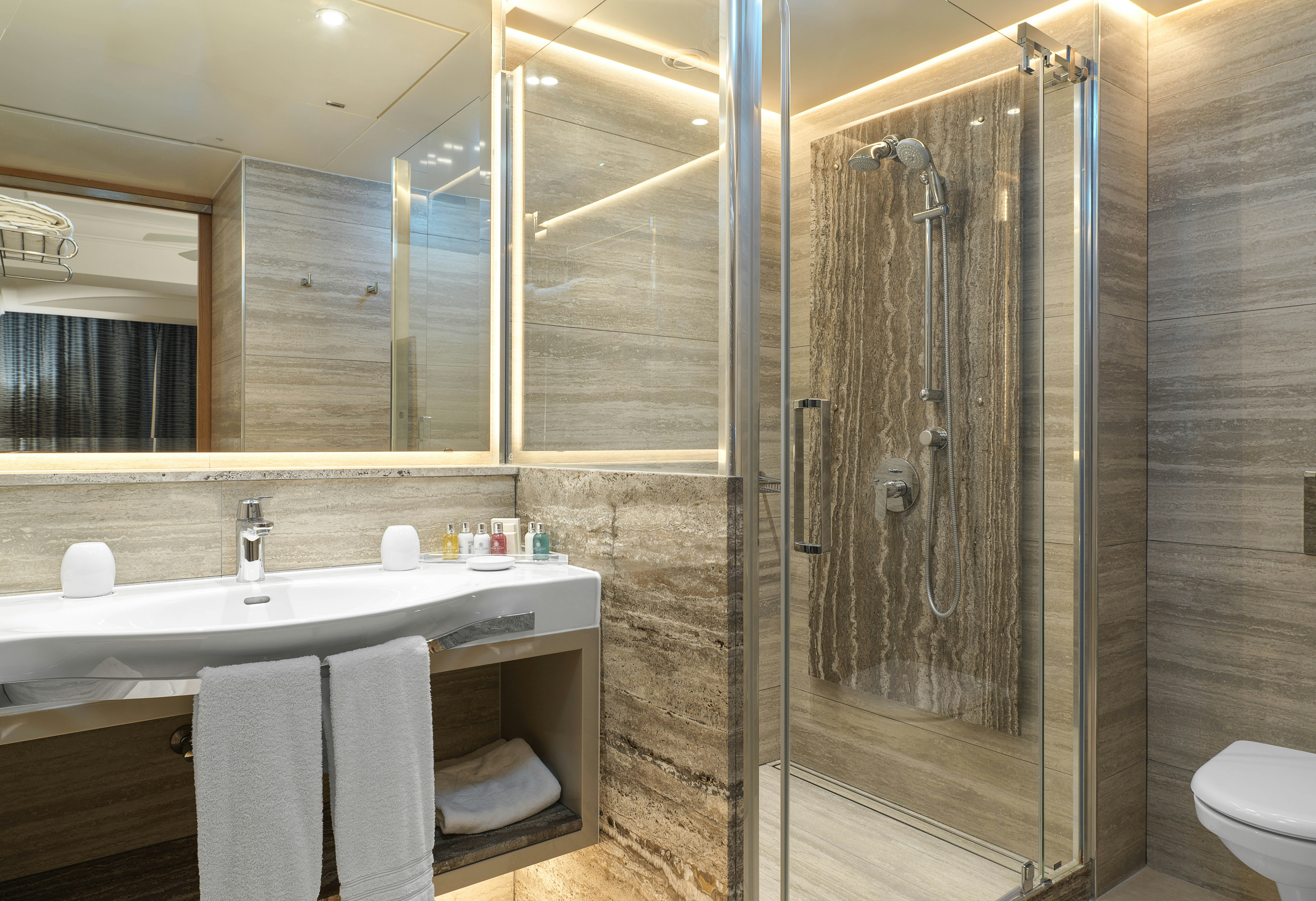 One Bedroom Suite Inland View