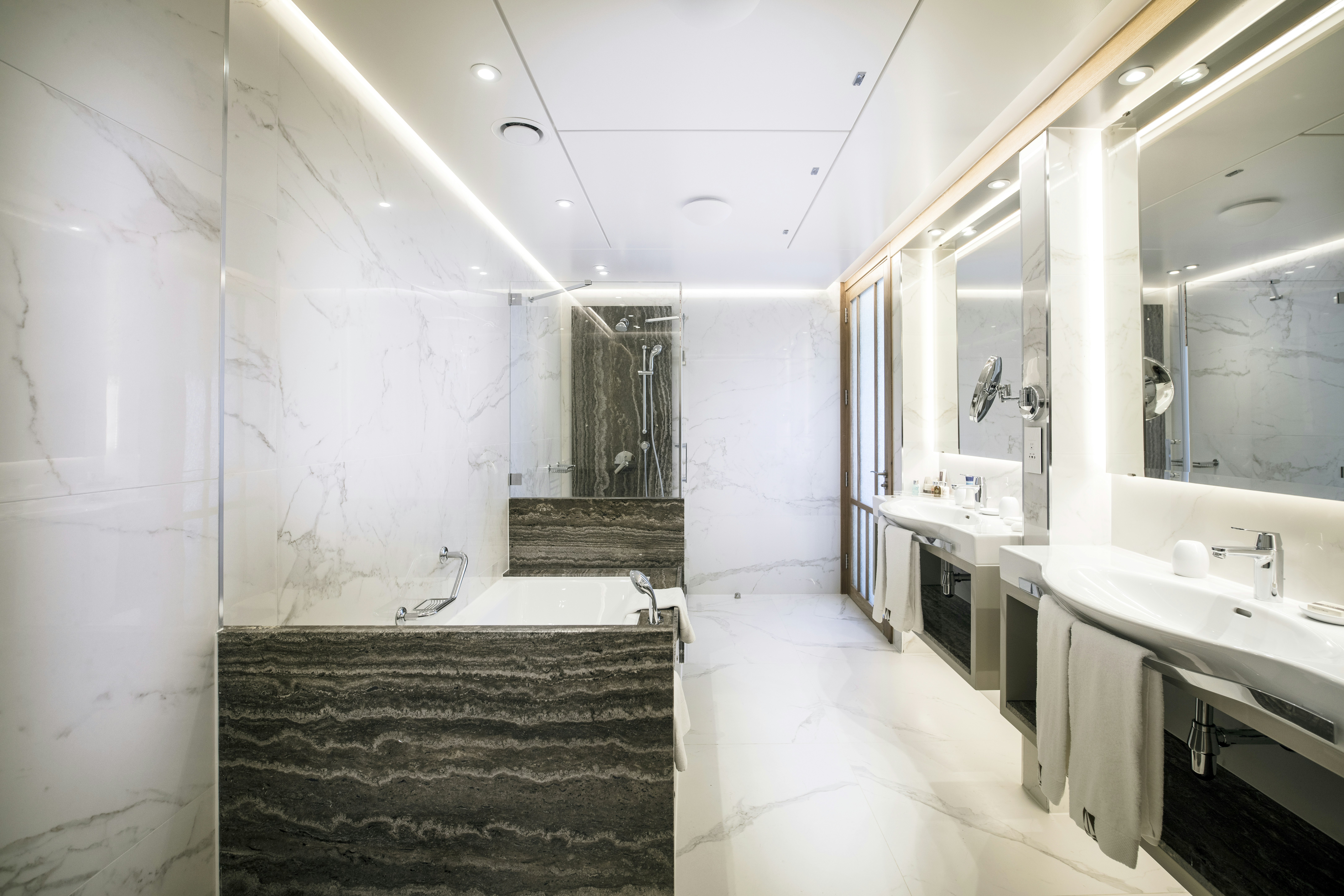 Executive Suite Sea View Bathroom