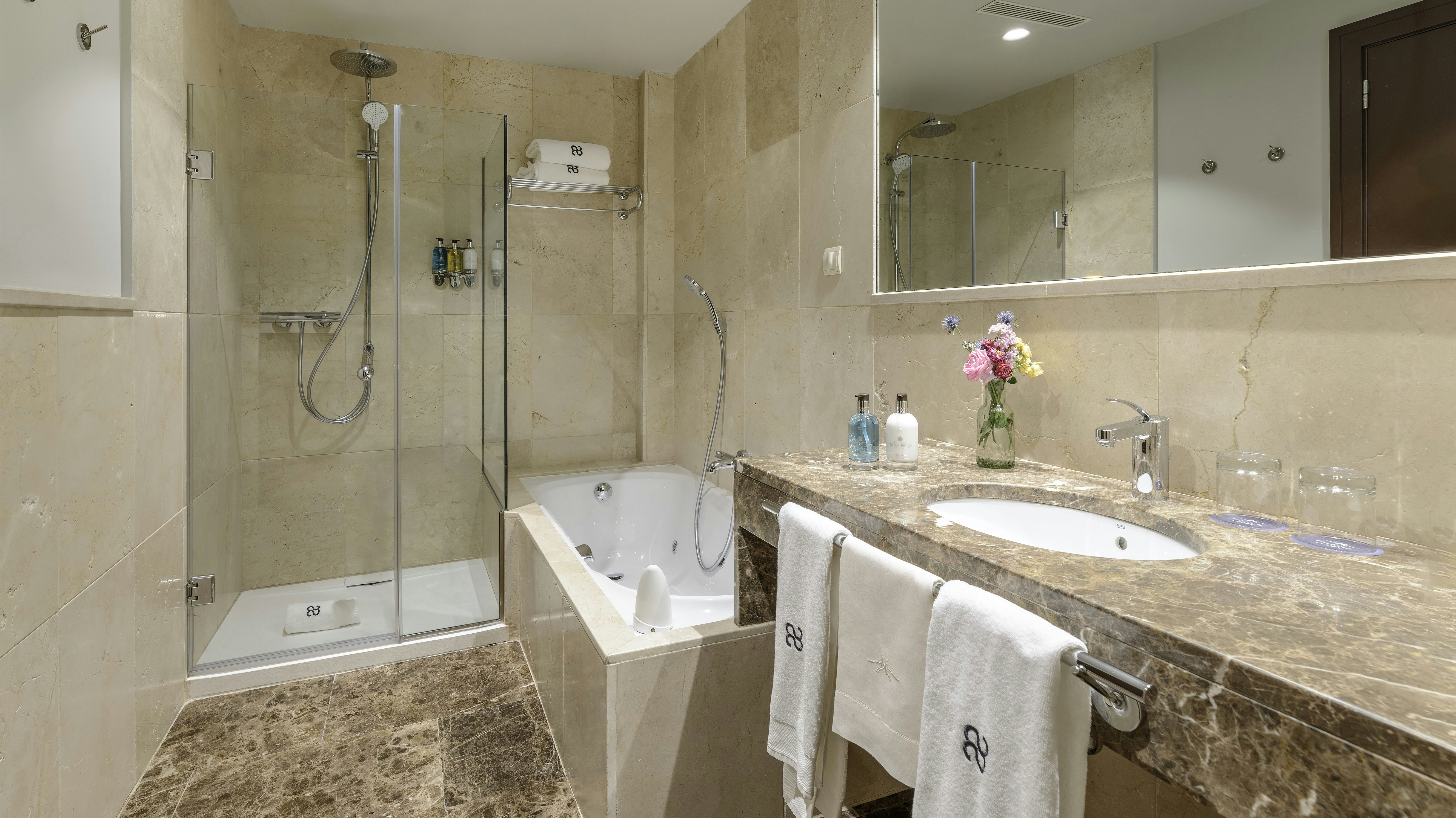 CoolSuite - Bathroom