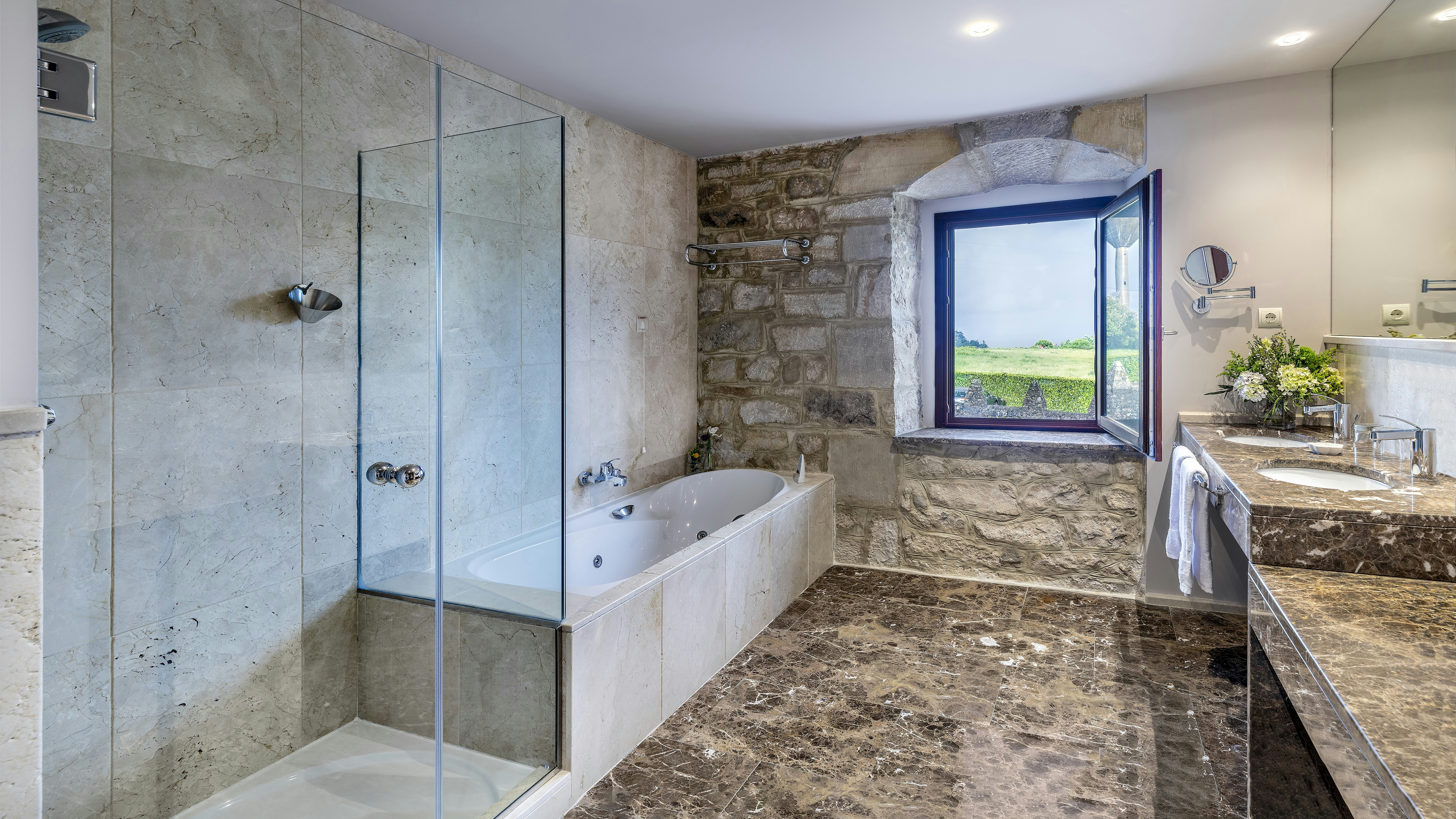 CoolSuite - Bathroom