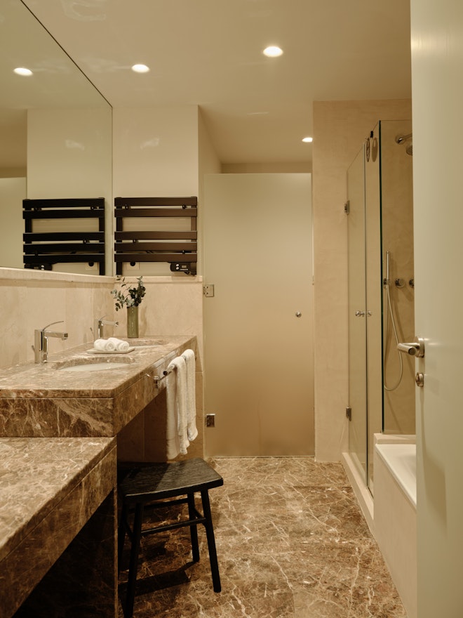 Deluxe Room - Bathroom