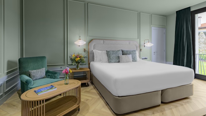 Deluxe Room - Bedroom