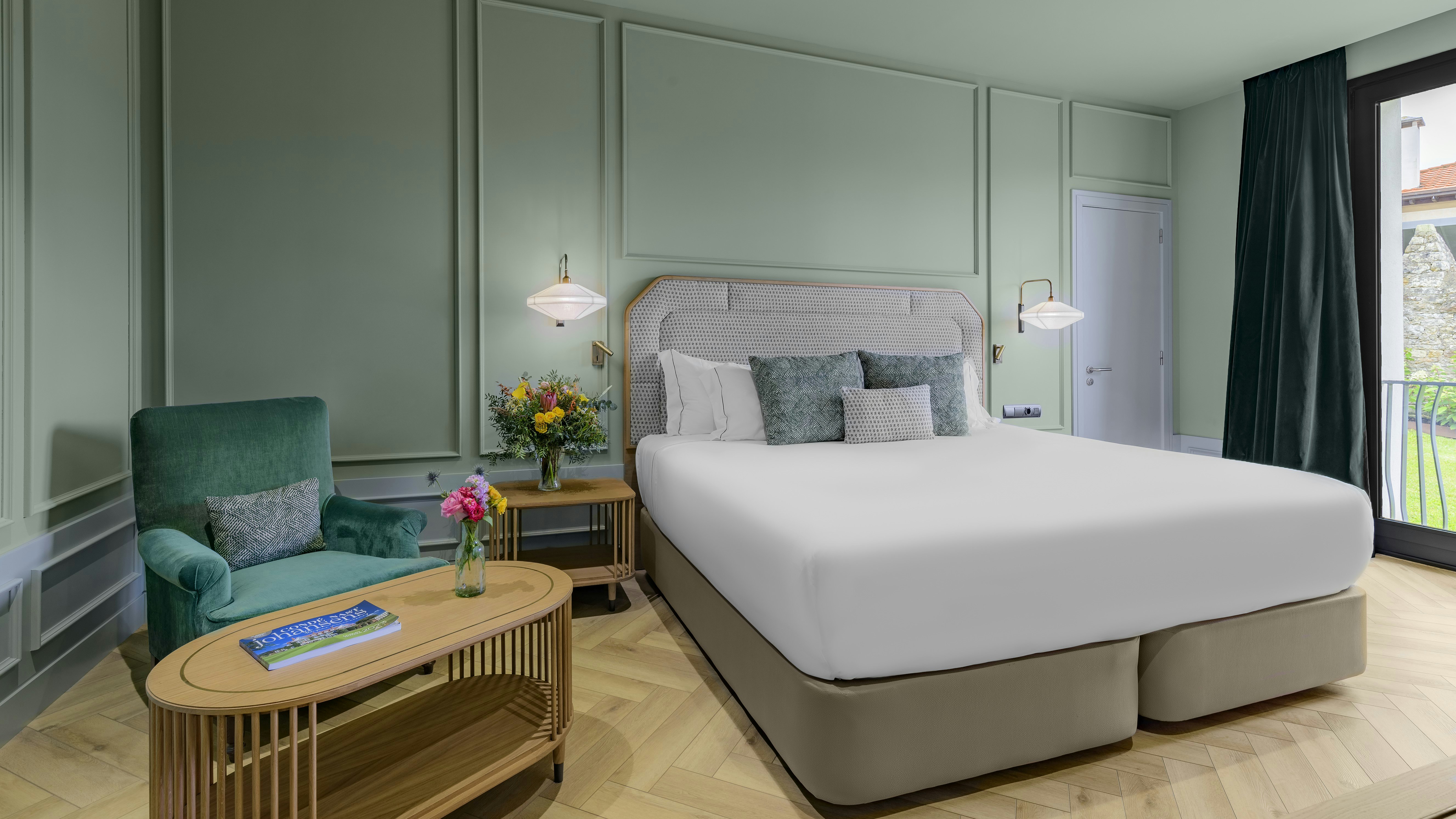 Deluxe Room - Bedroom