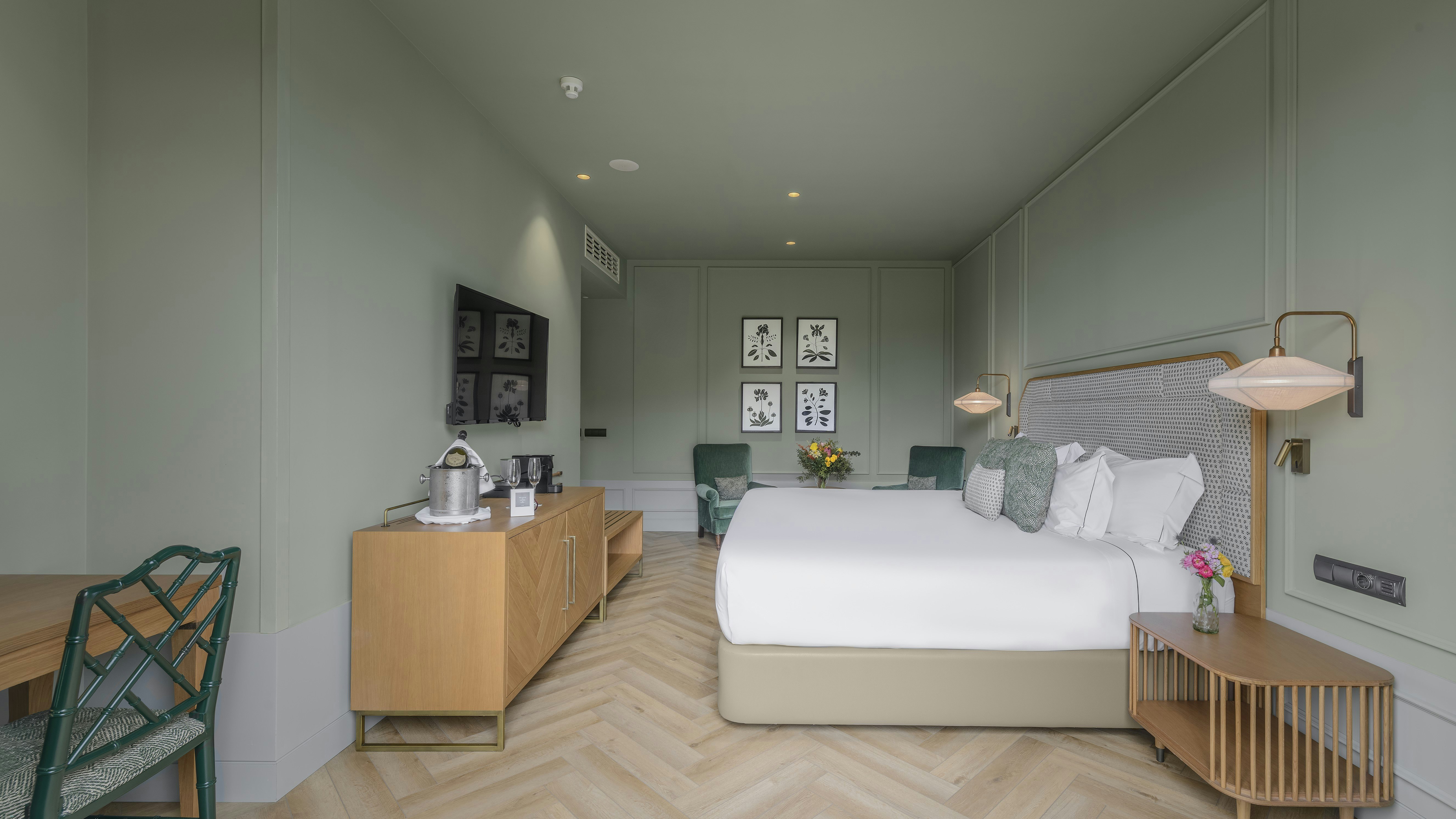 Deluxe Room - Bedroom