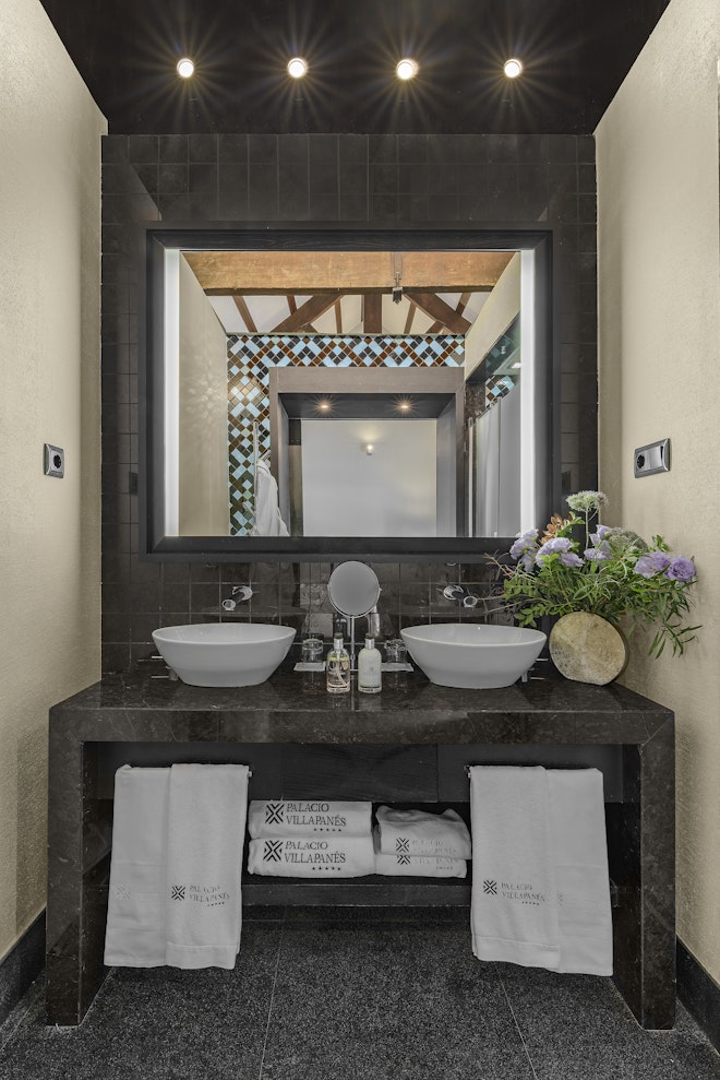 Deluxe Room - Bathroom