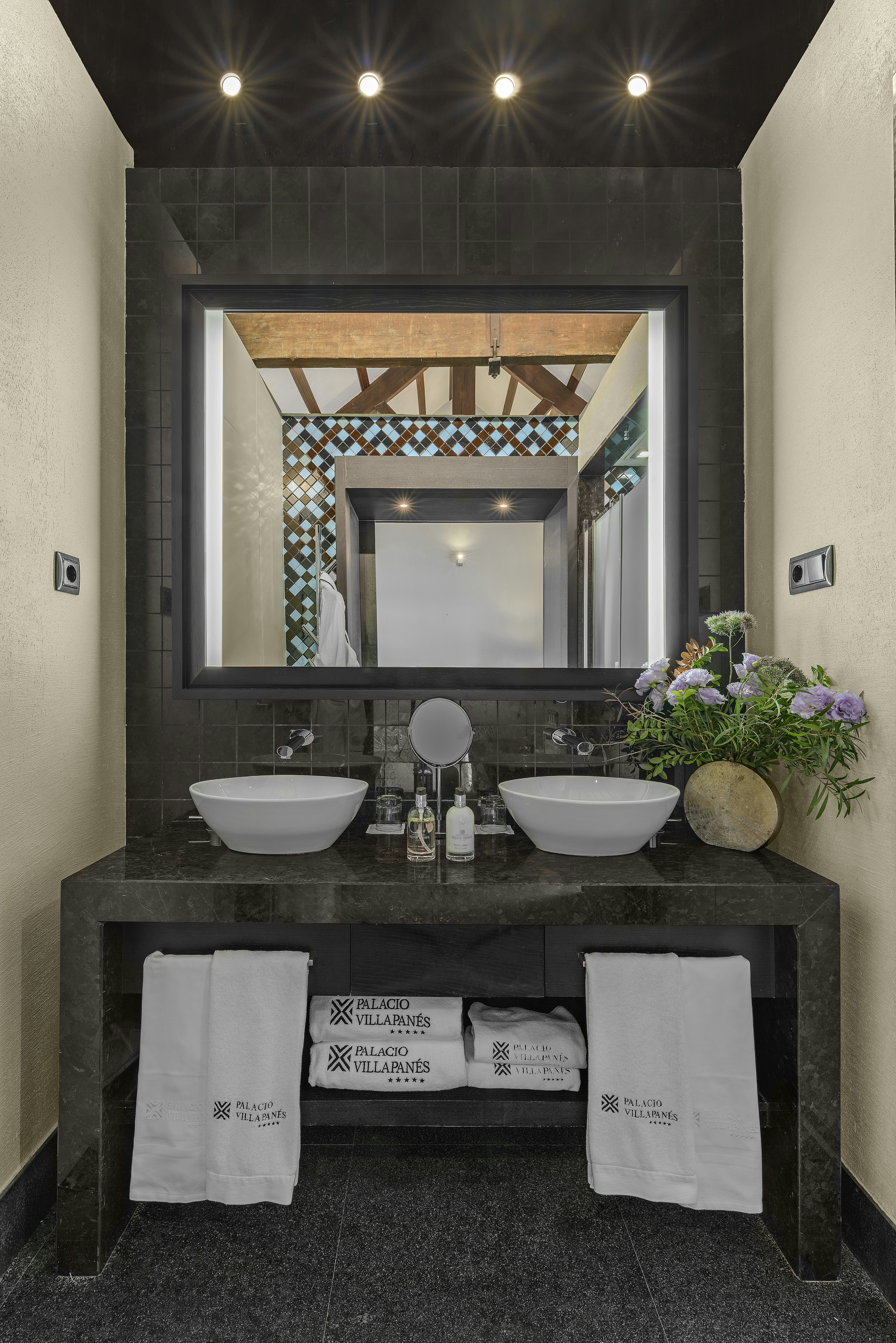 Deluxe Room - Bathroom