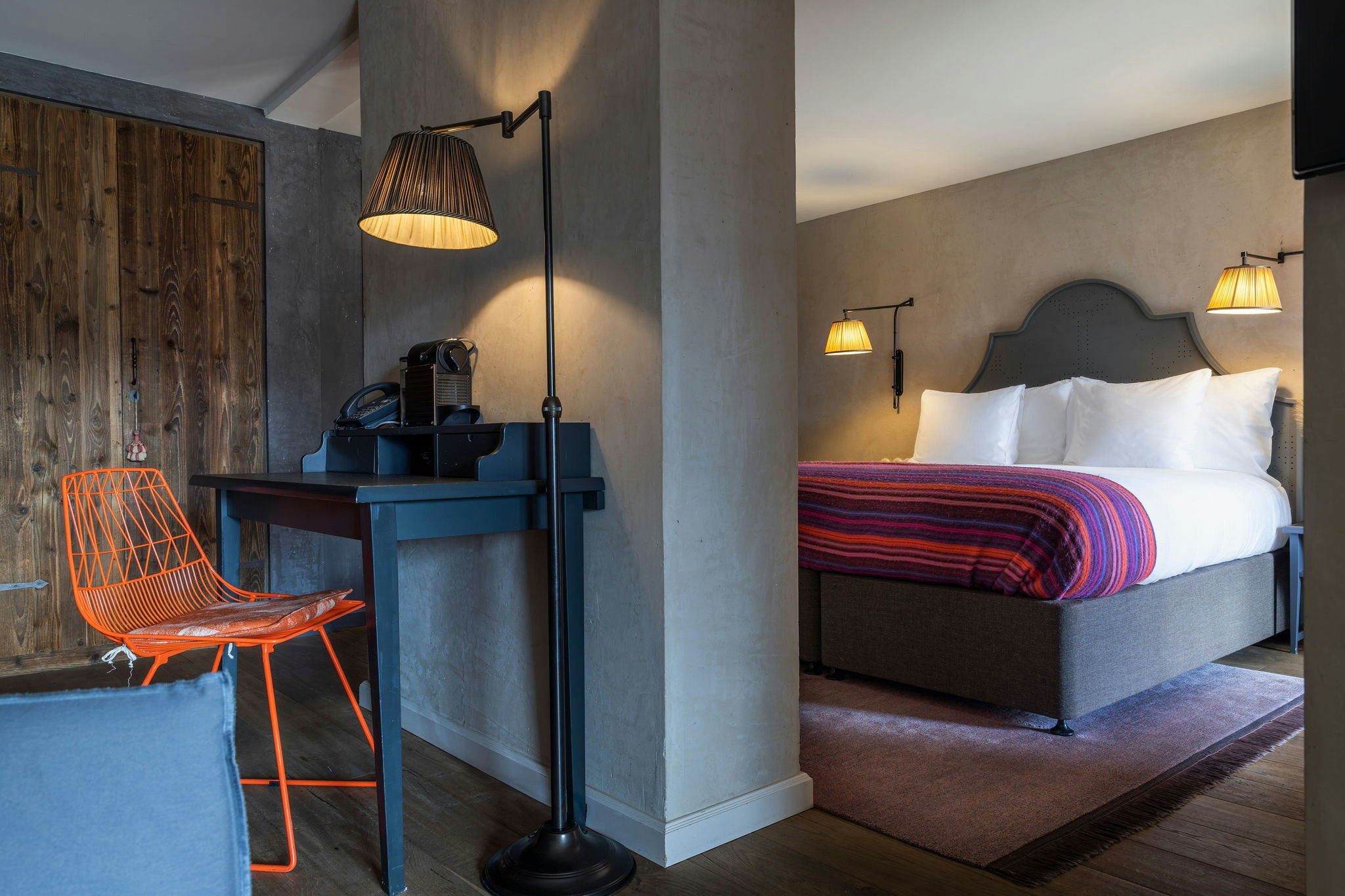 Elegance Room with Fireplace