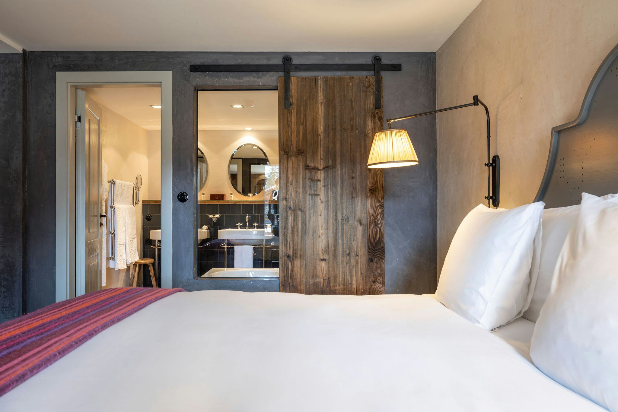 Elegance Room with Fireplace