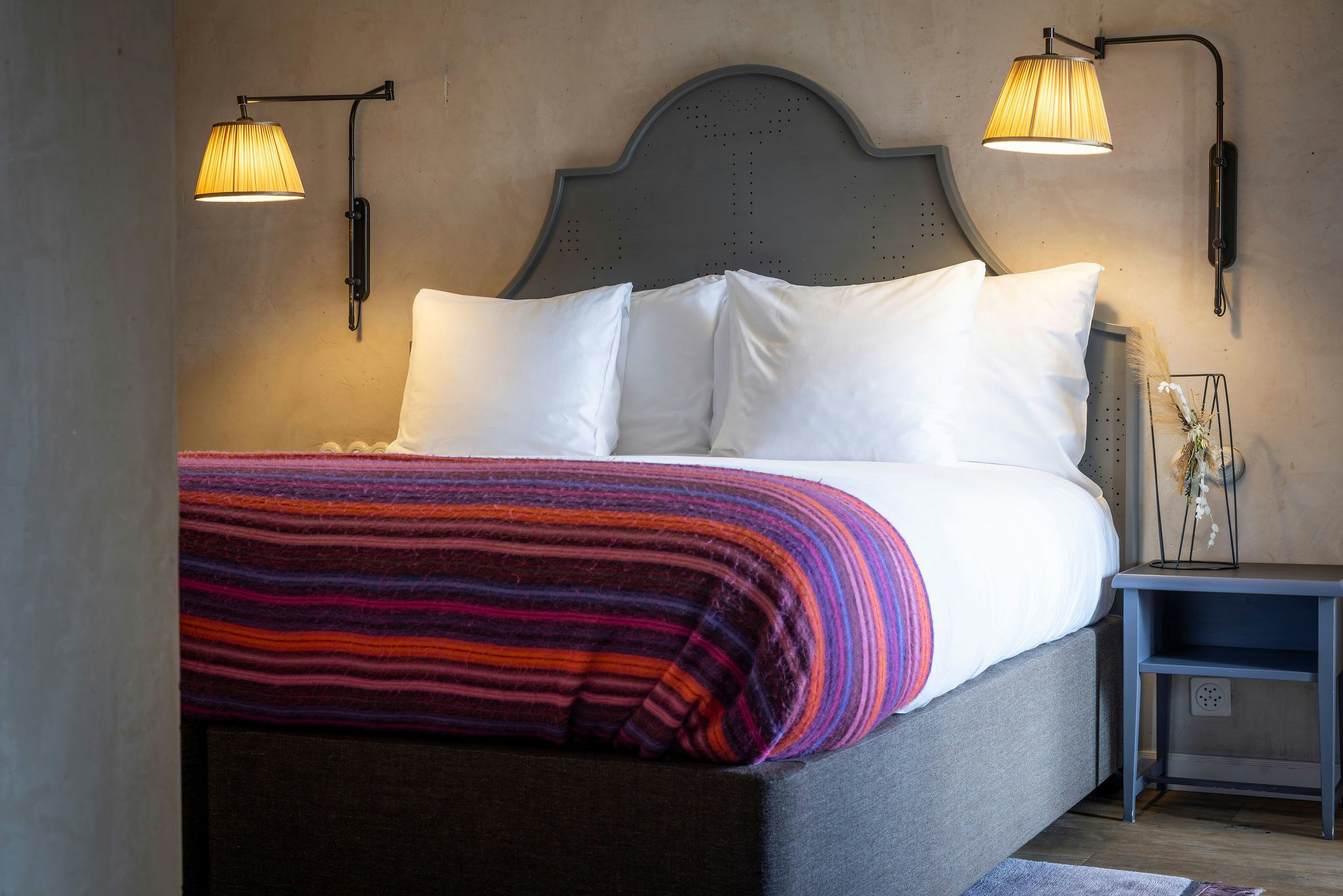 Elegance Room with Fireplace