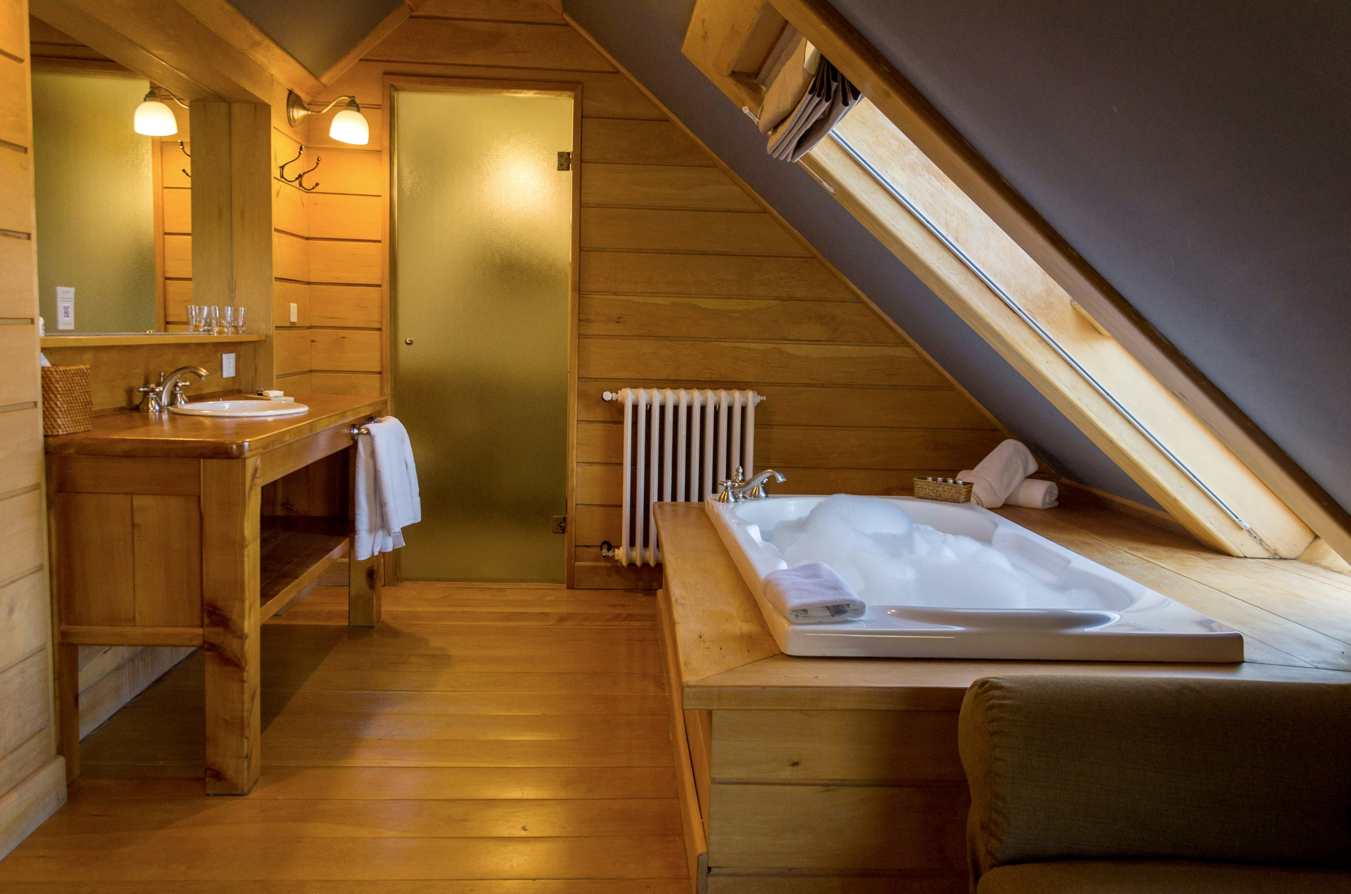 Attic Room - Bathtub