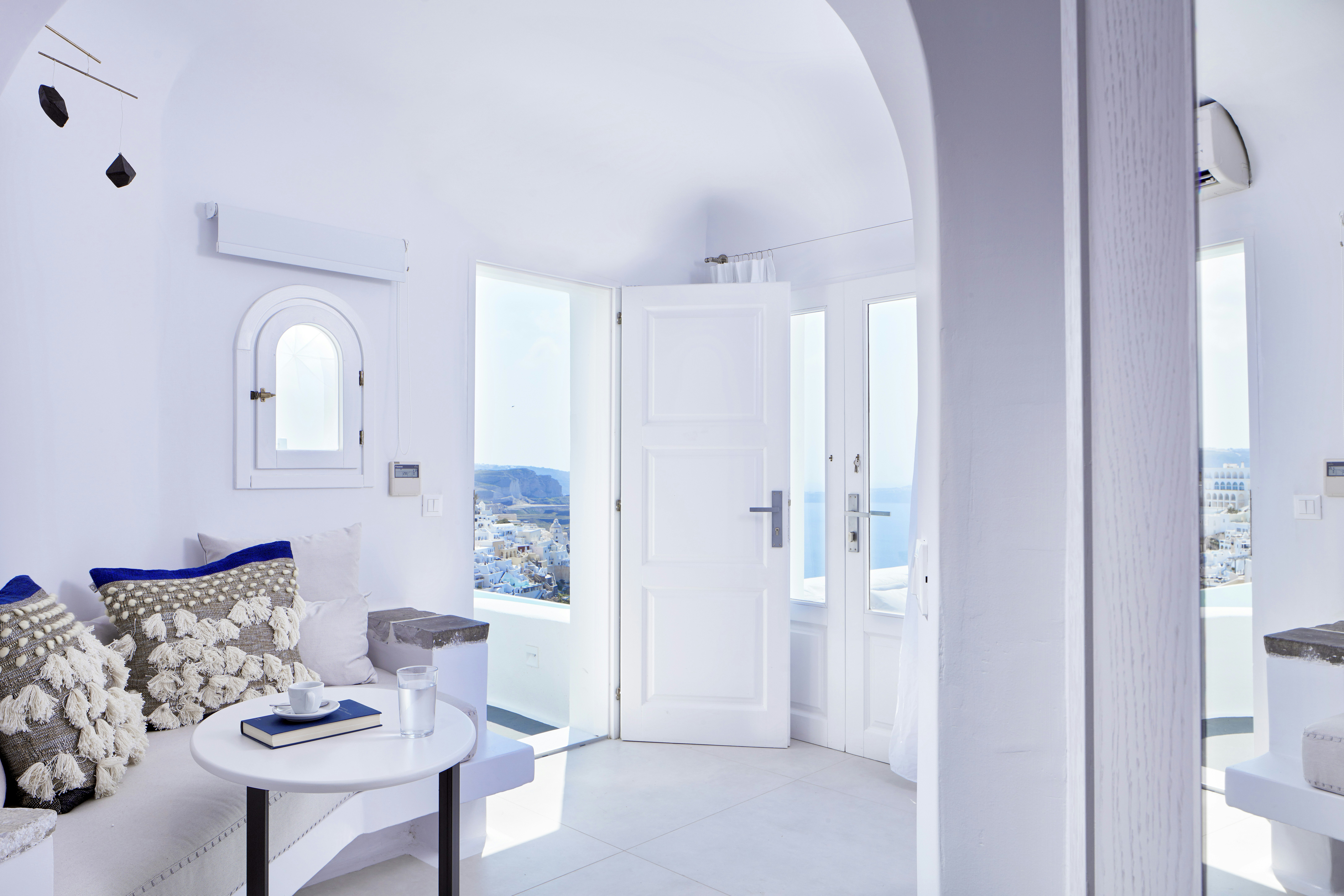 Cosmo Honeymoon Suite - Living Area