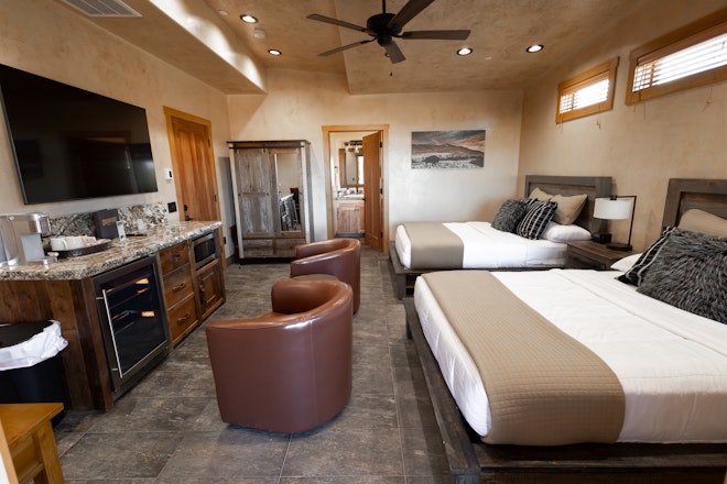 Villa Two Queen Room - Bedroom