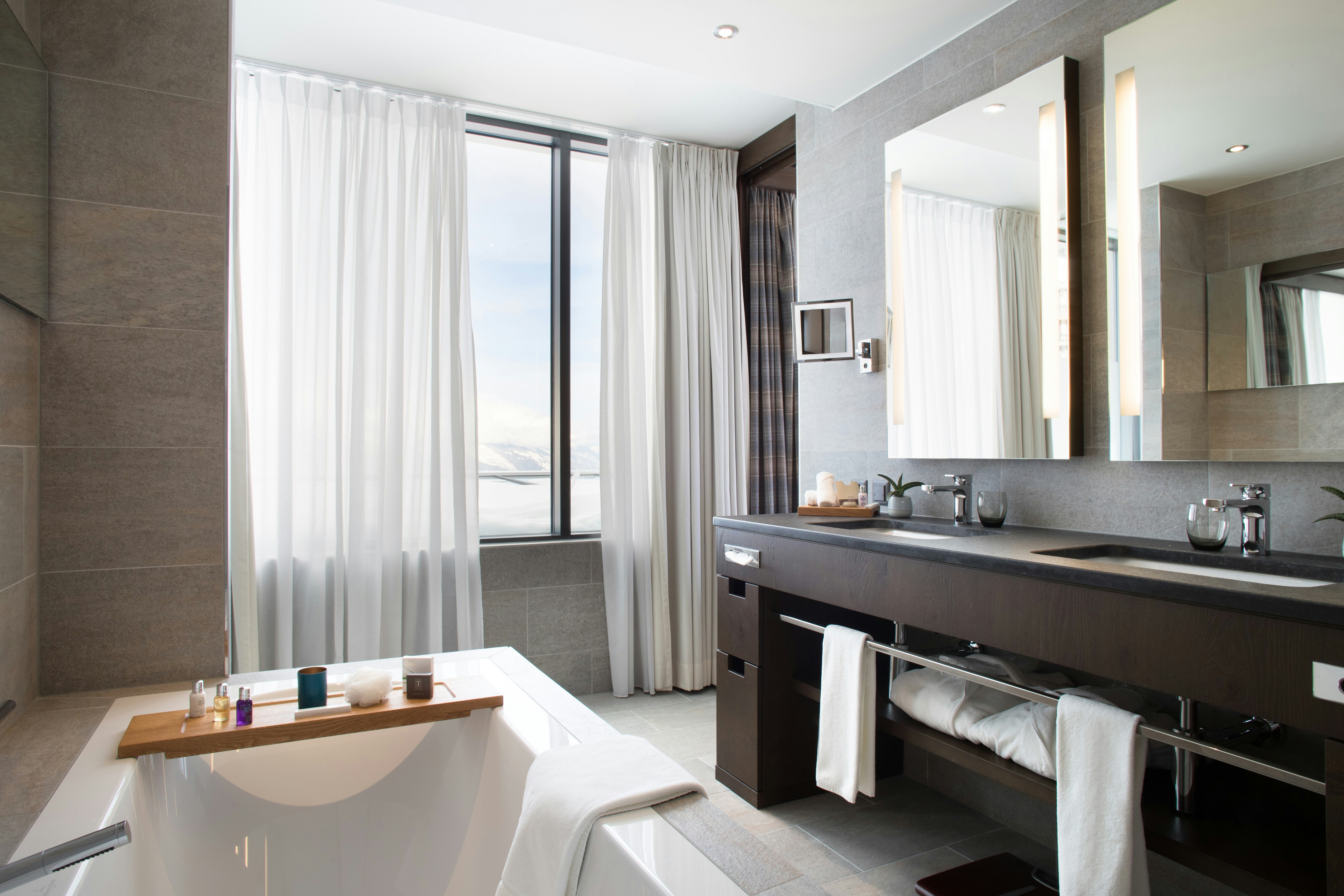 Ambassador Suite - Bathroom