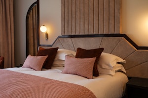 Deluxe Hotel Room - Bedroom