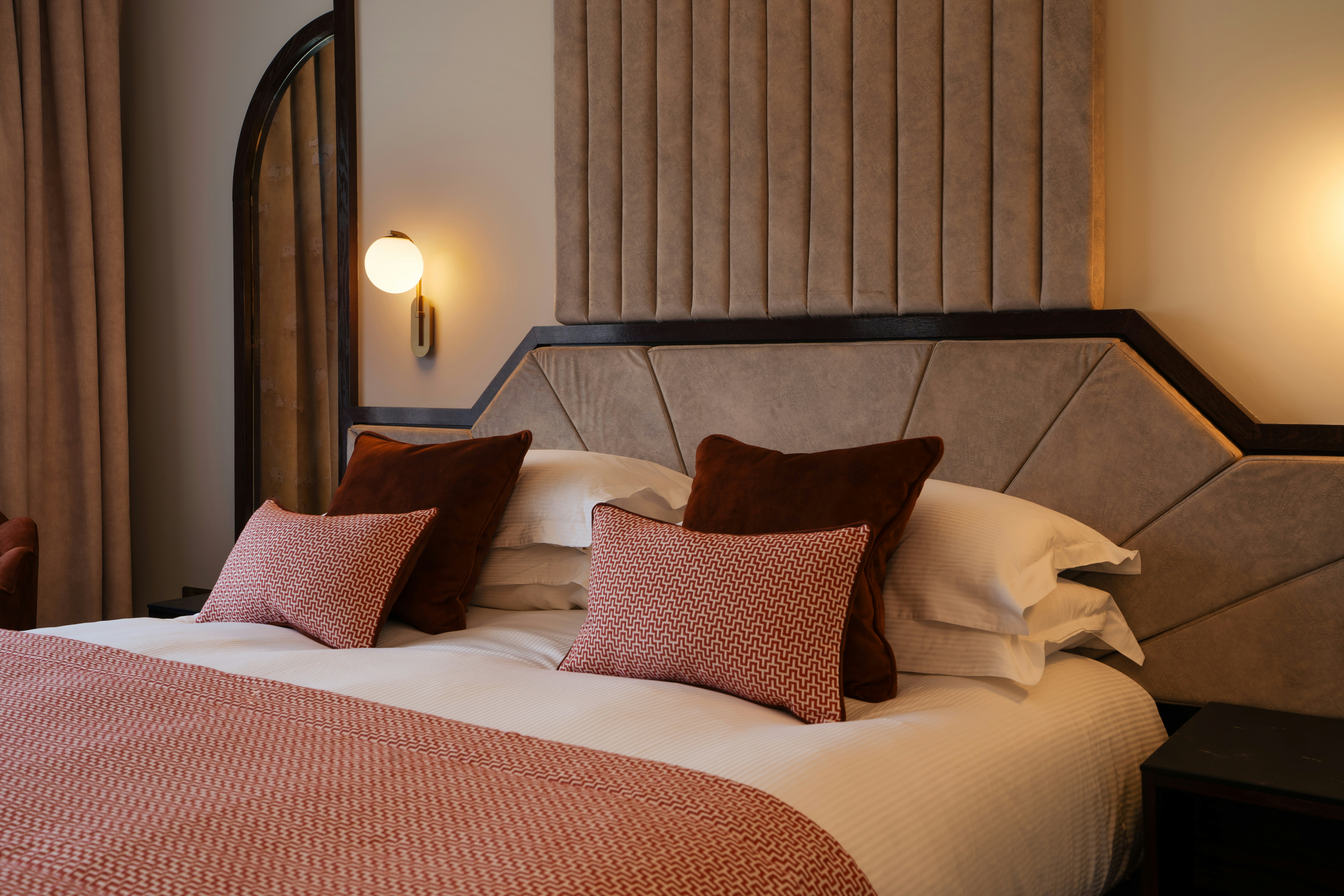 Deluxe Hotel Room - Bedroom