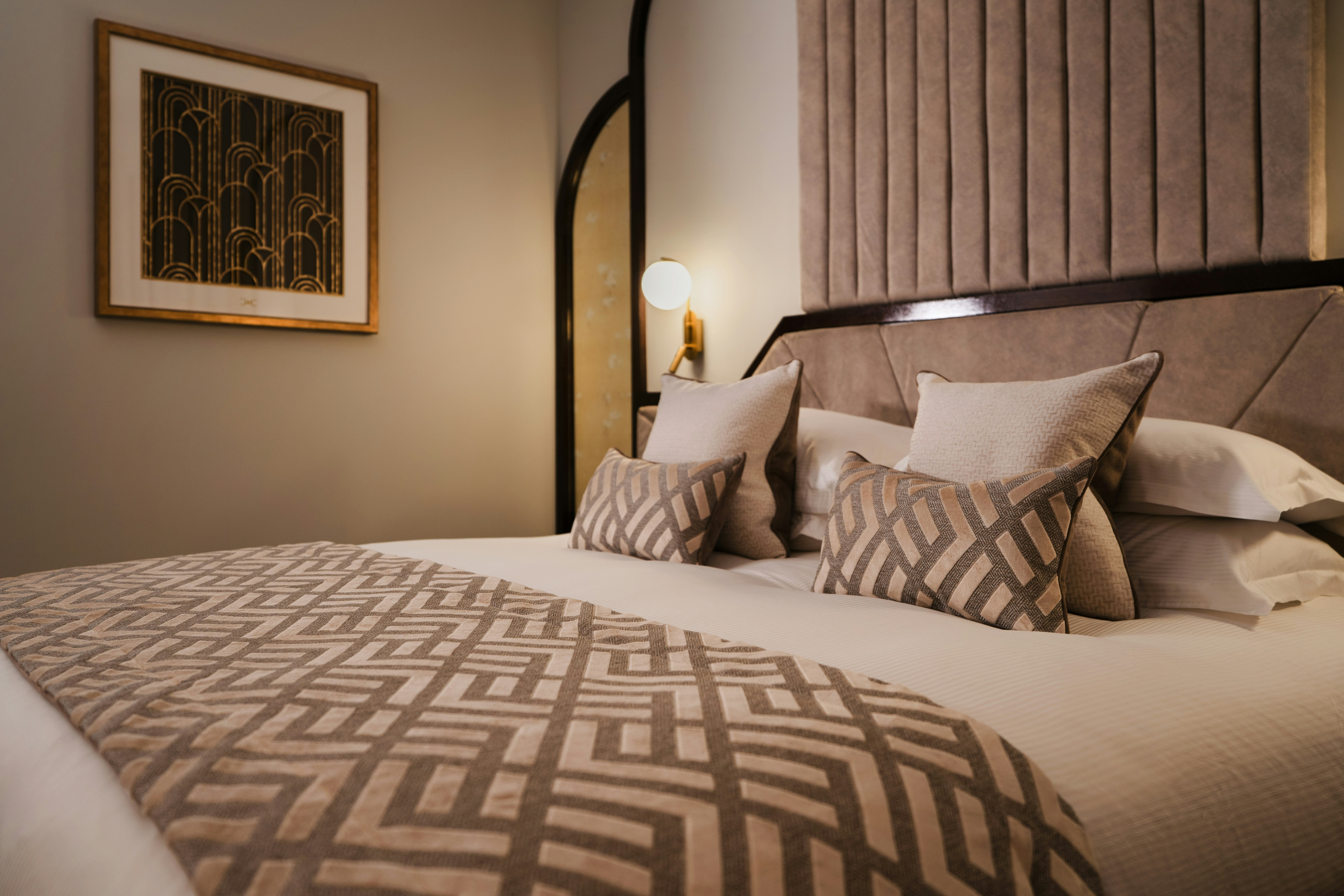 Classic Hotel Room - Bedroom