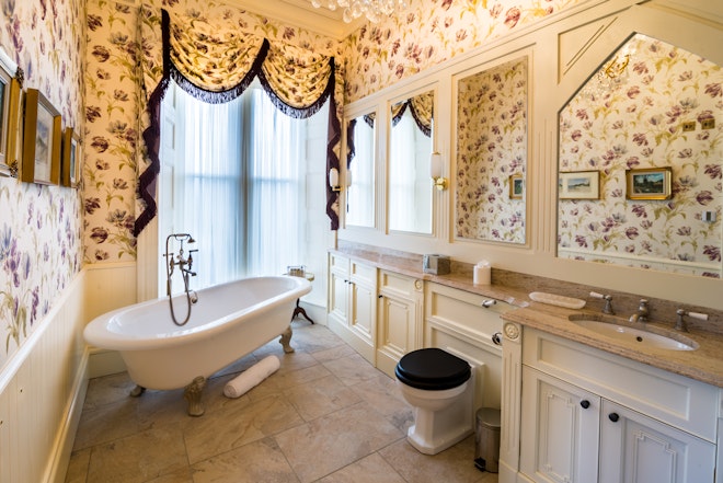 Castle Large Double - Bathroom