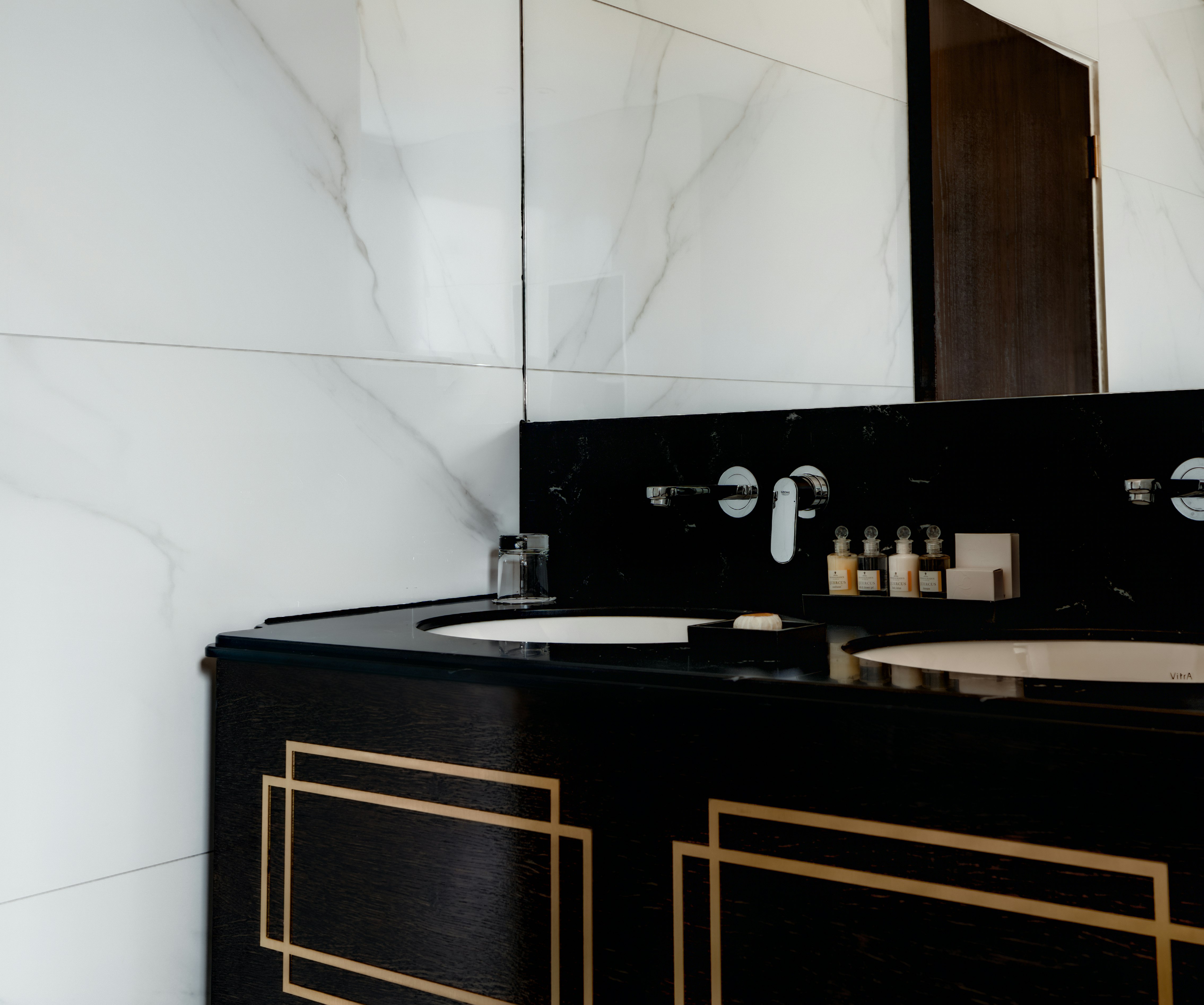 Hotel Junior Suite - Bathroom