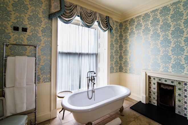 Castle Large Double - Bathroom