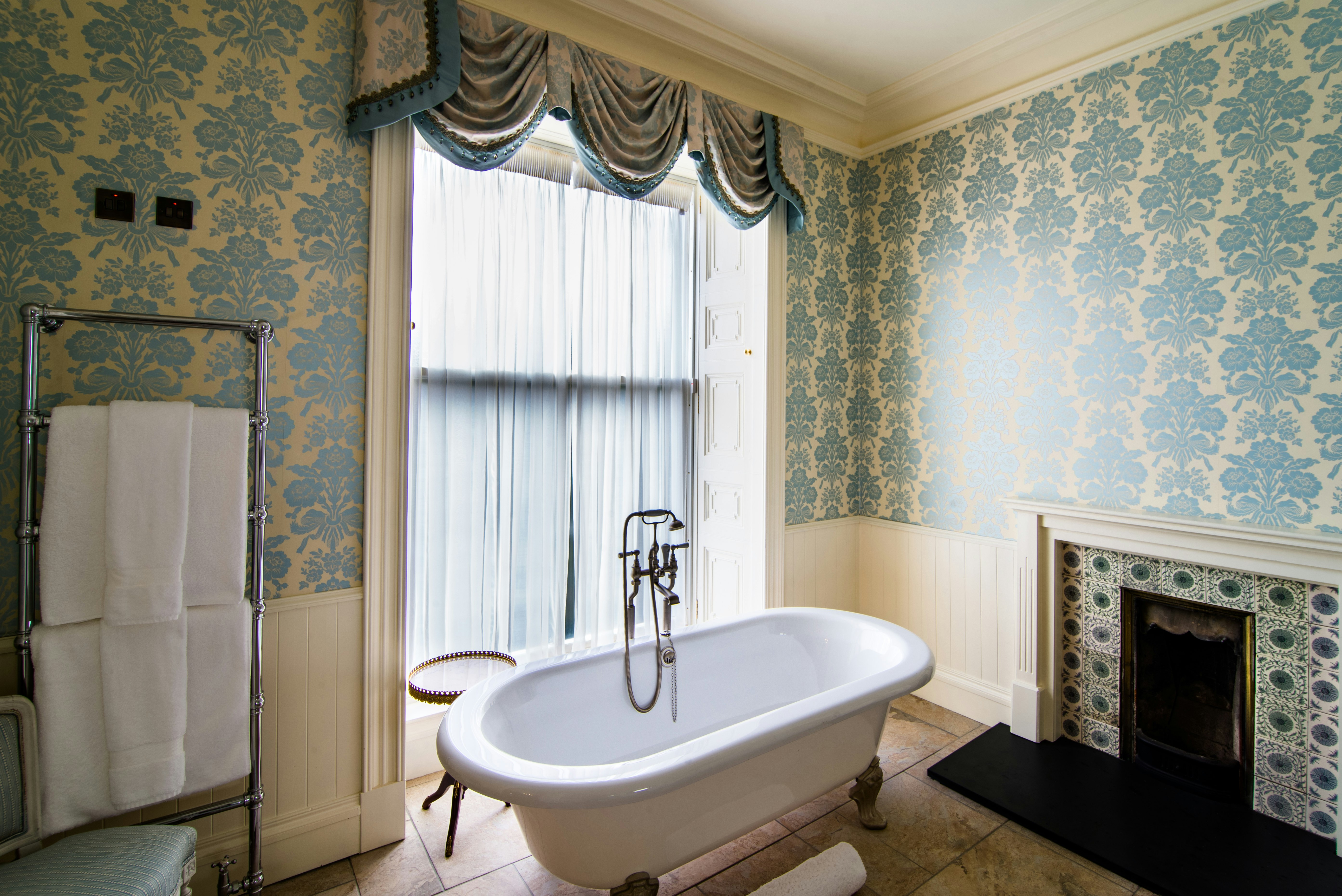 Castle Large Double - Bathroom