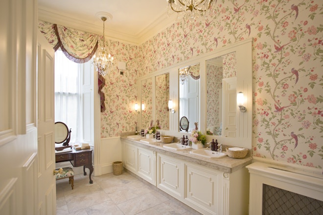 Gate Lodge - Powder Room