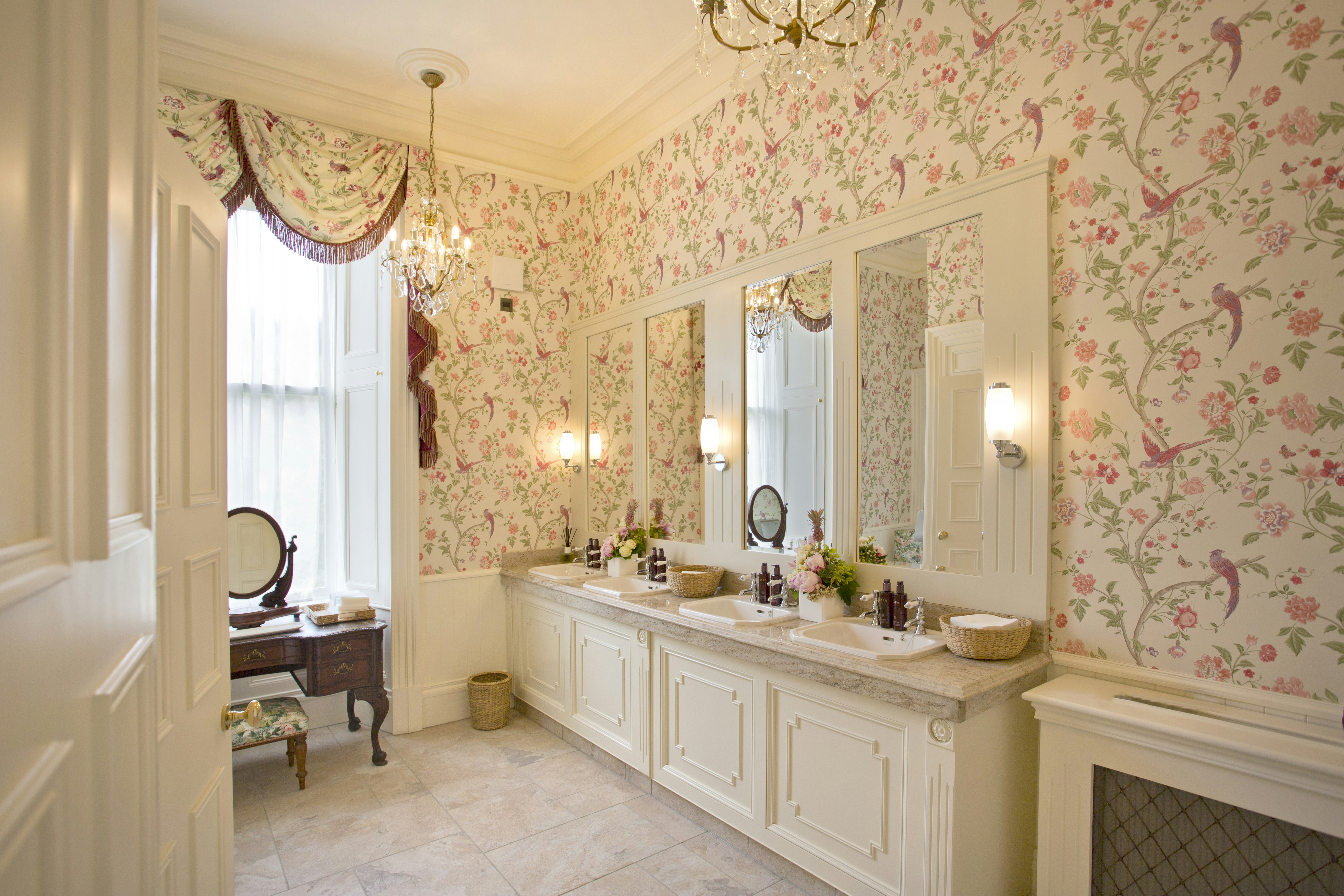 Gate Lodge - Powder Room