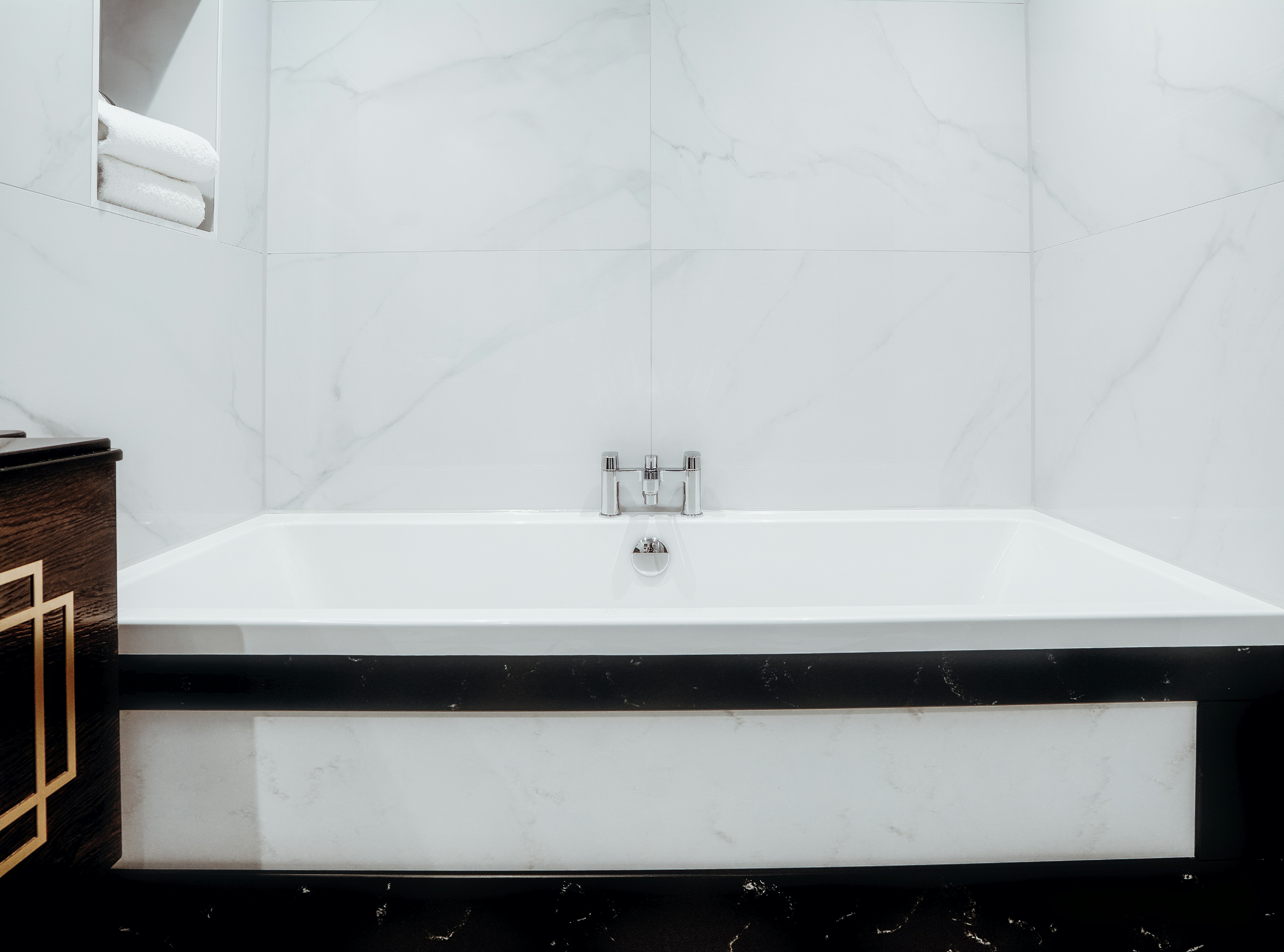 Classic Hotel Room - Bathtub
