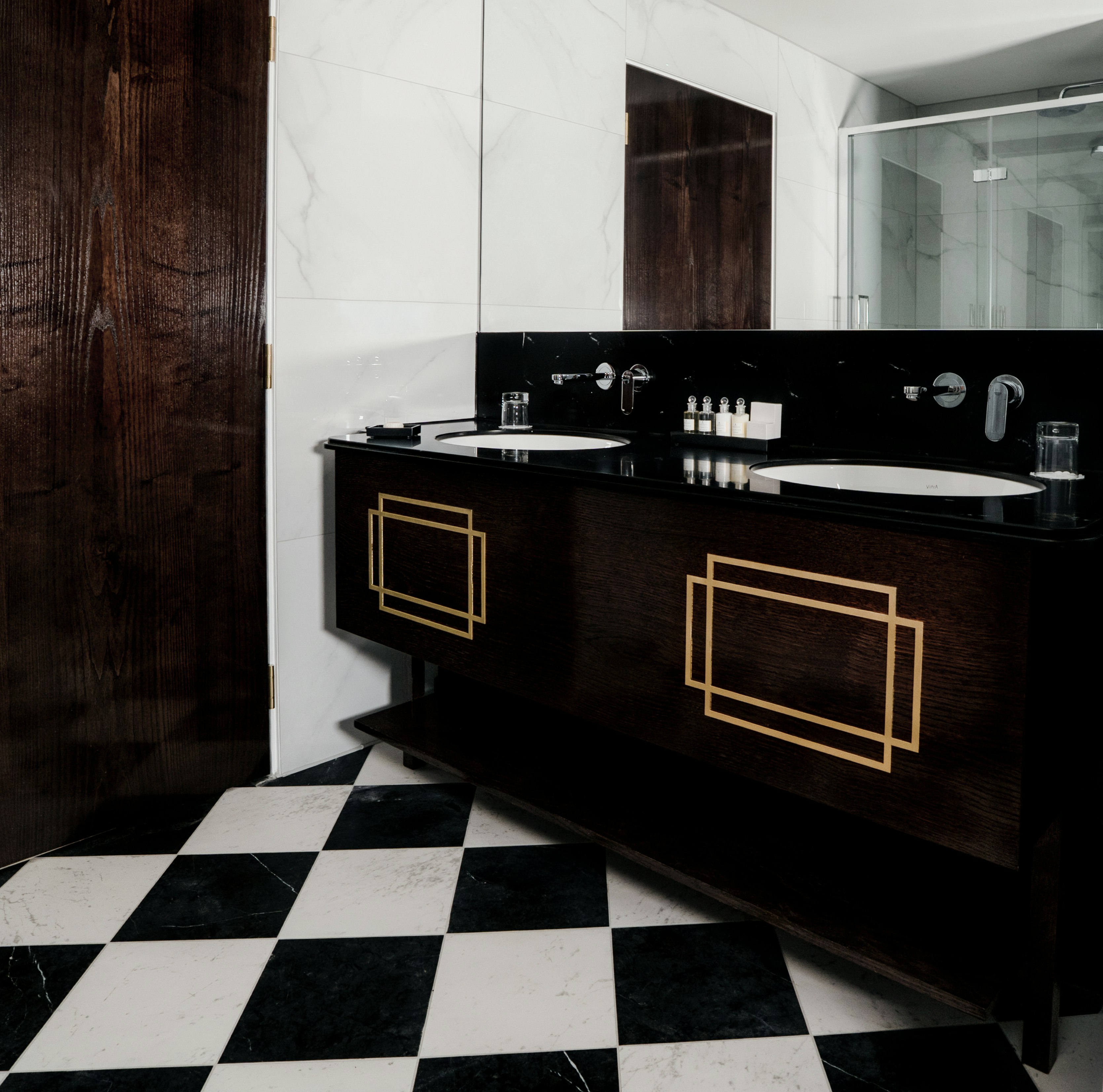 Hotel Suite - Bathroom